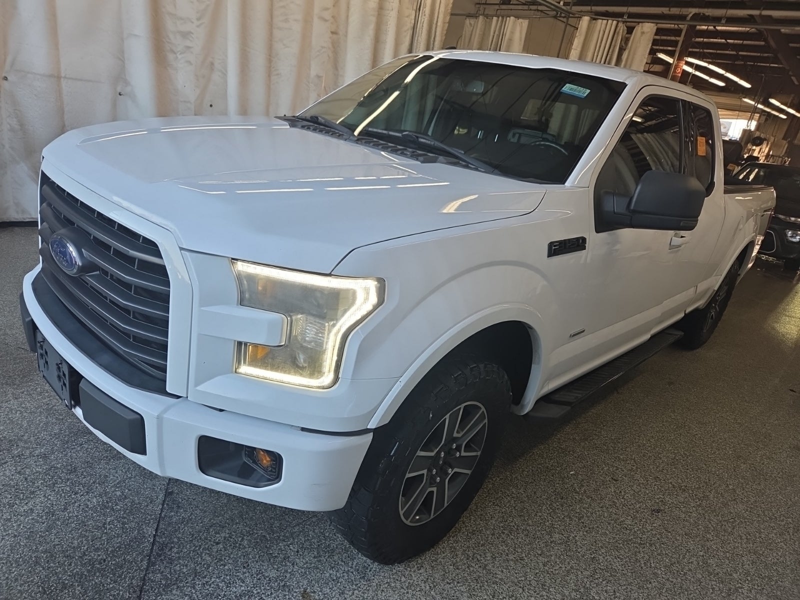 2016 Ford F-150 2WD Supercab 145" XLT