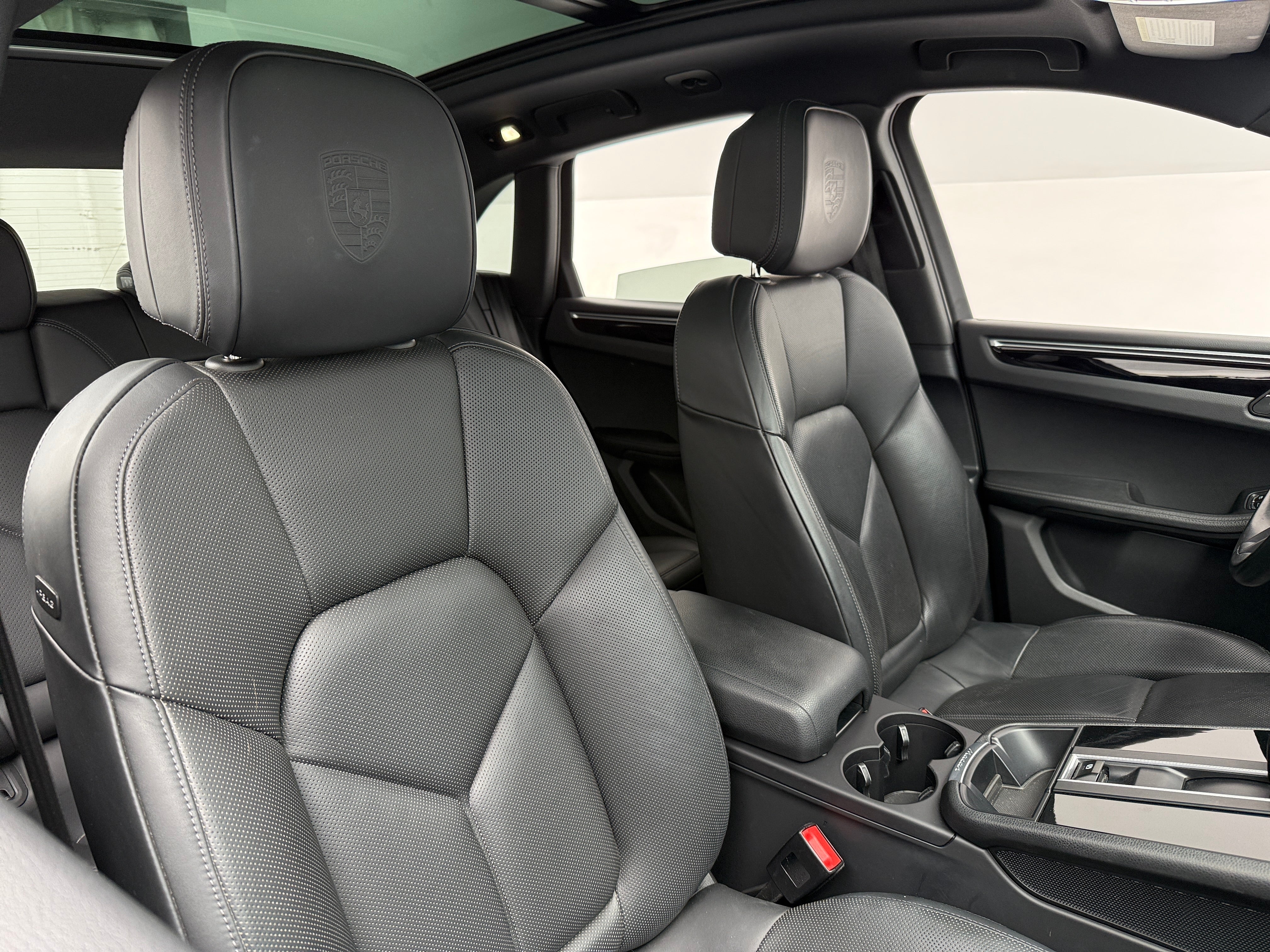 2023 Porsche Macan Base