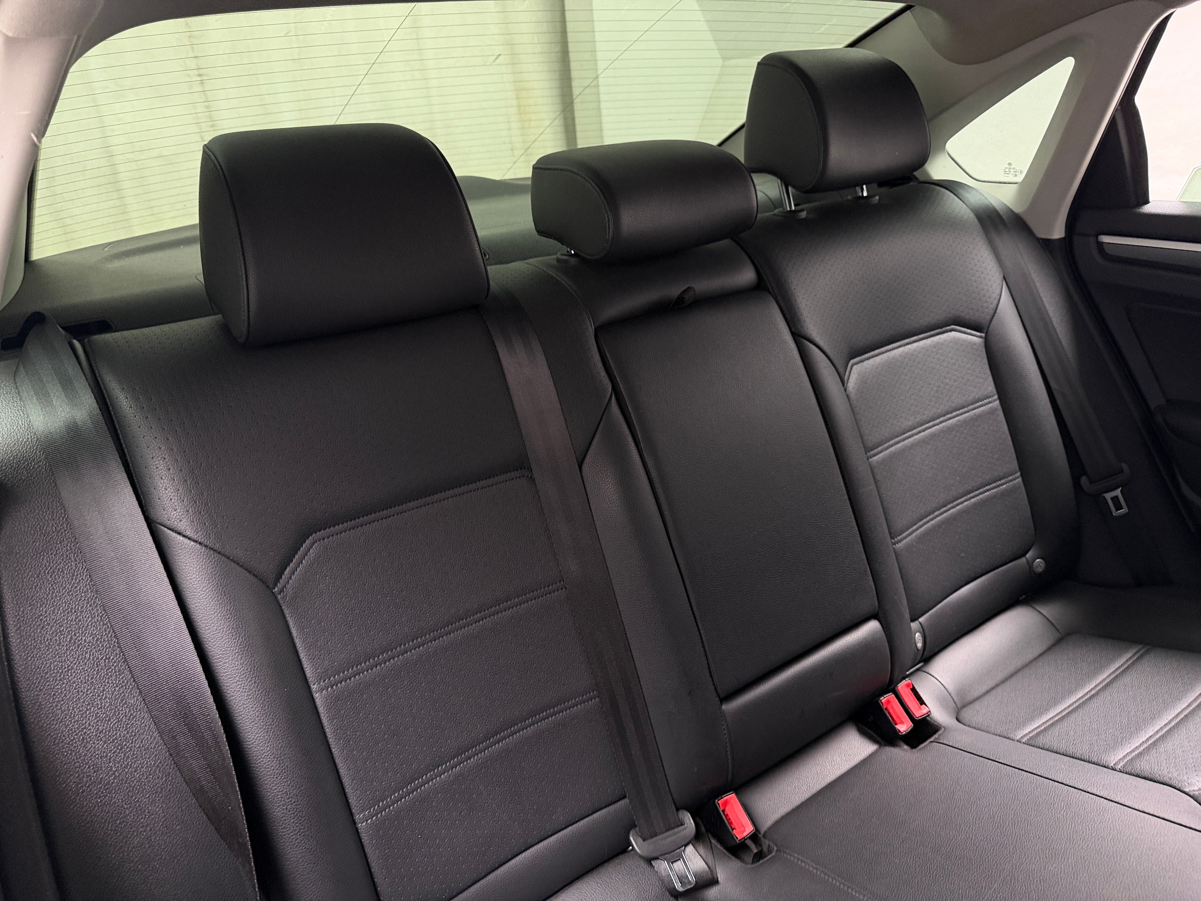 2017 Volkswagen Passat R-Line