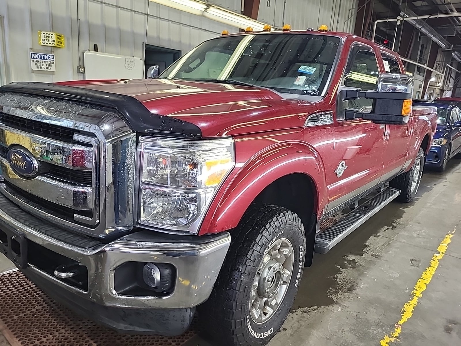2013 Ford F-250 4WD Crew Cab 156" Lariat