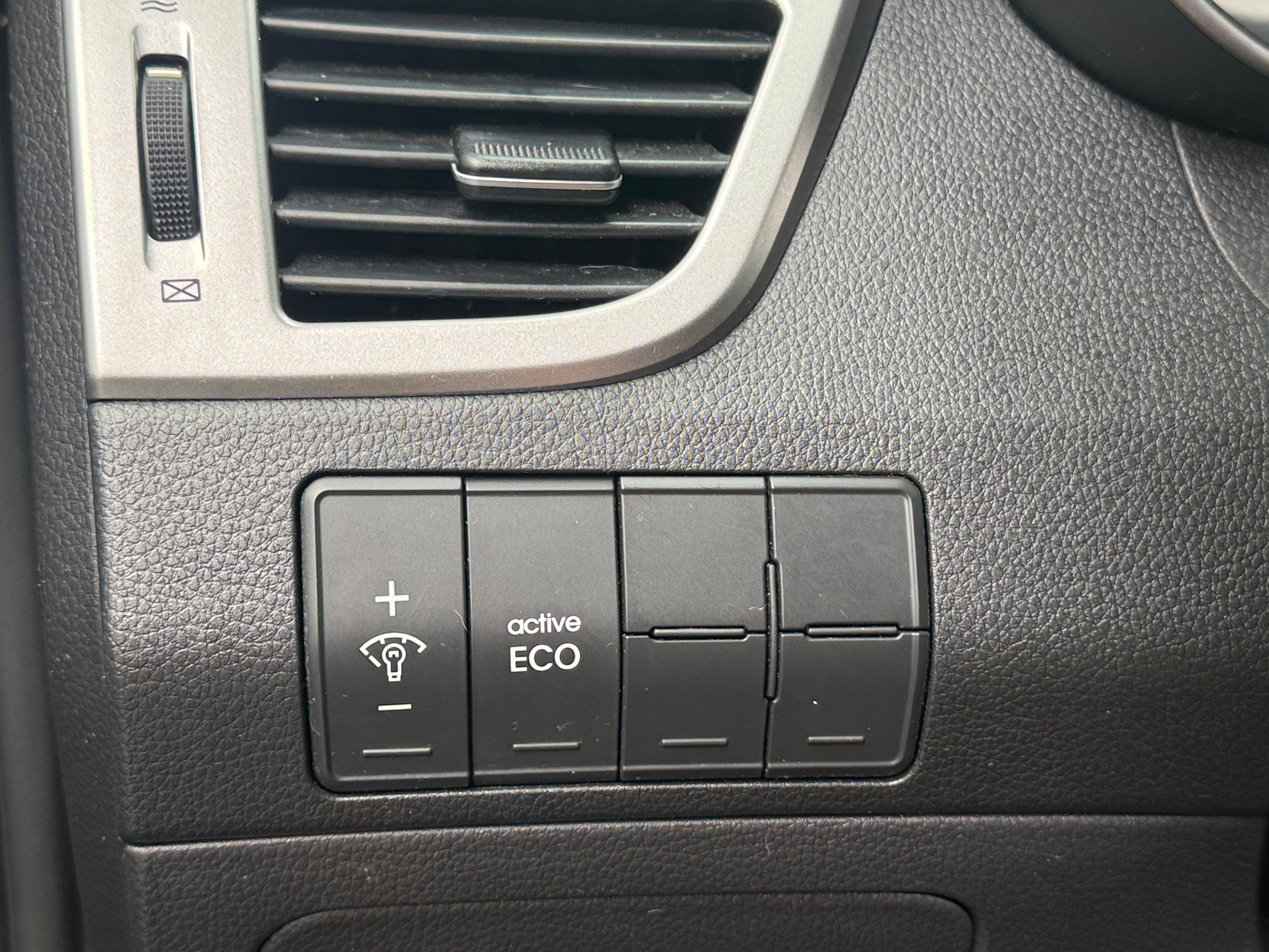 Used 2015 Hyundai Elantra GT Base with VIN KMHD35LH5FU244893 for sale in Pewaukee, WI