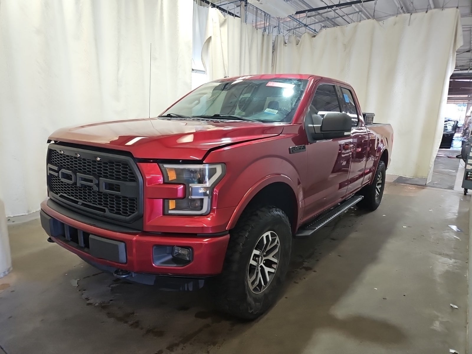 2015 Ford F-150 4WD Supercab 145" XLT