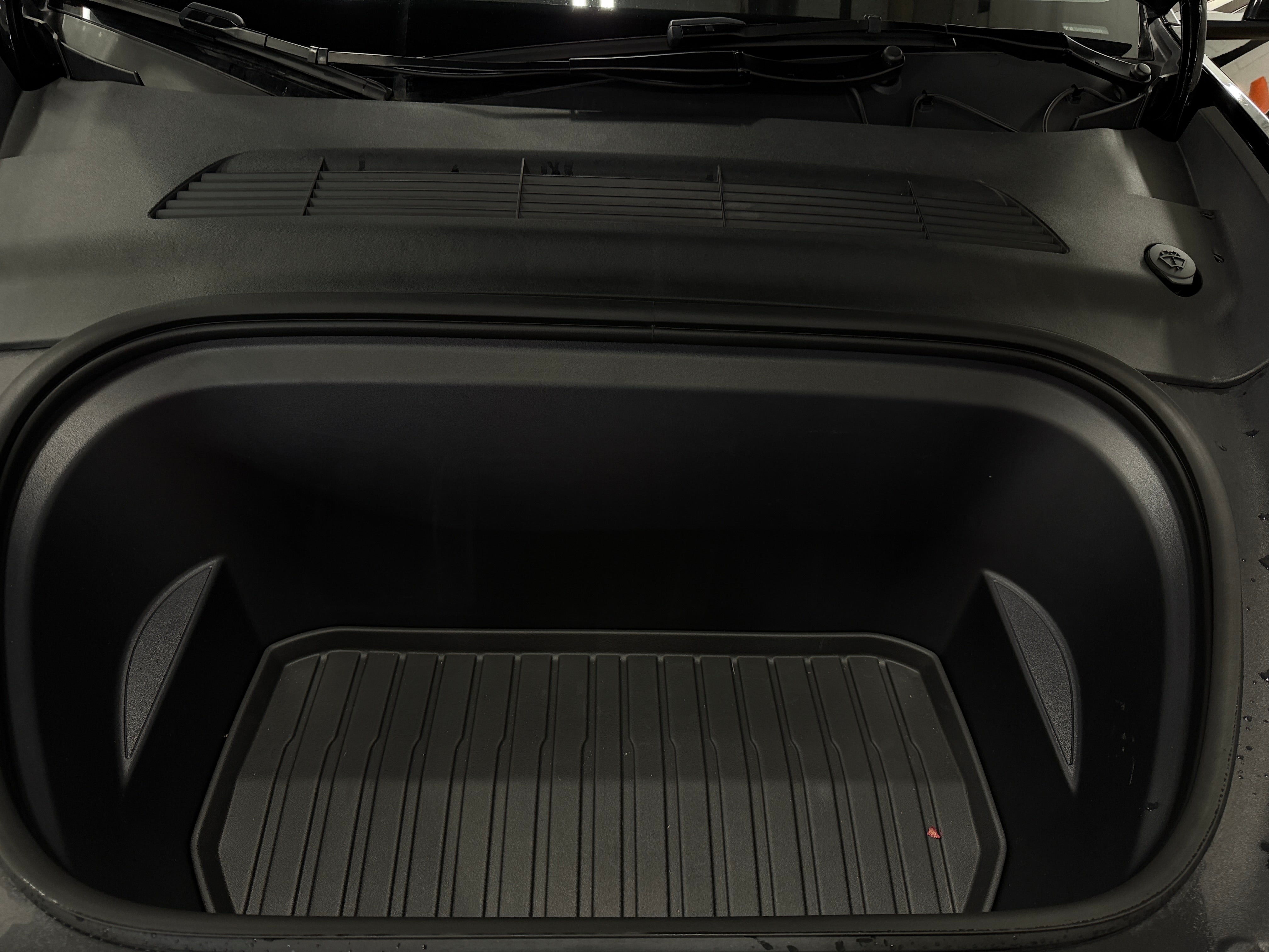 Used 2024 Tesla Model Y Long Range with VIN 7SAYGDEE7RA316956 for sale in Pewaukee, WI