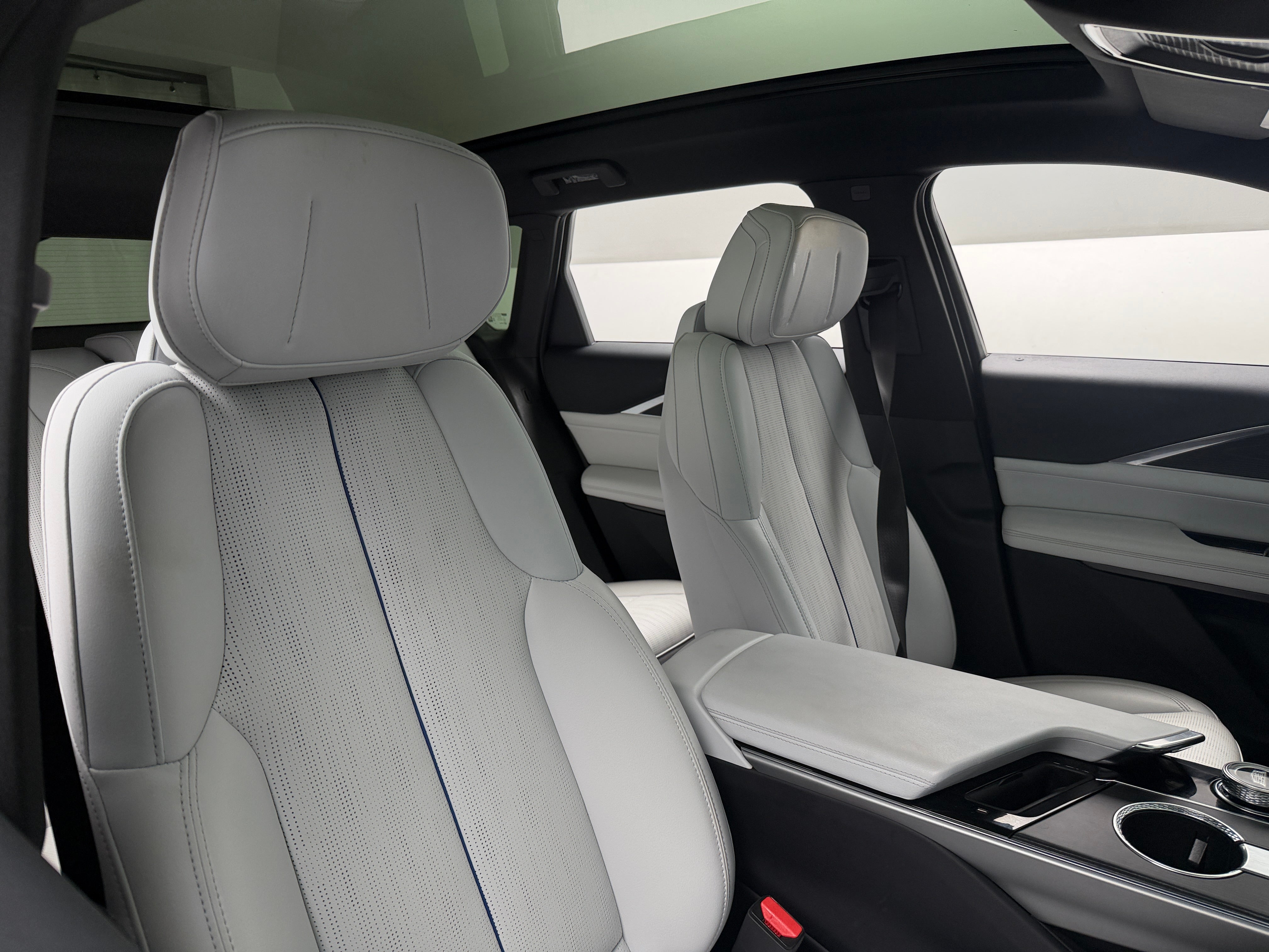 2024 Cadillac LYRIQ Luxury 1