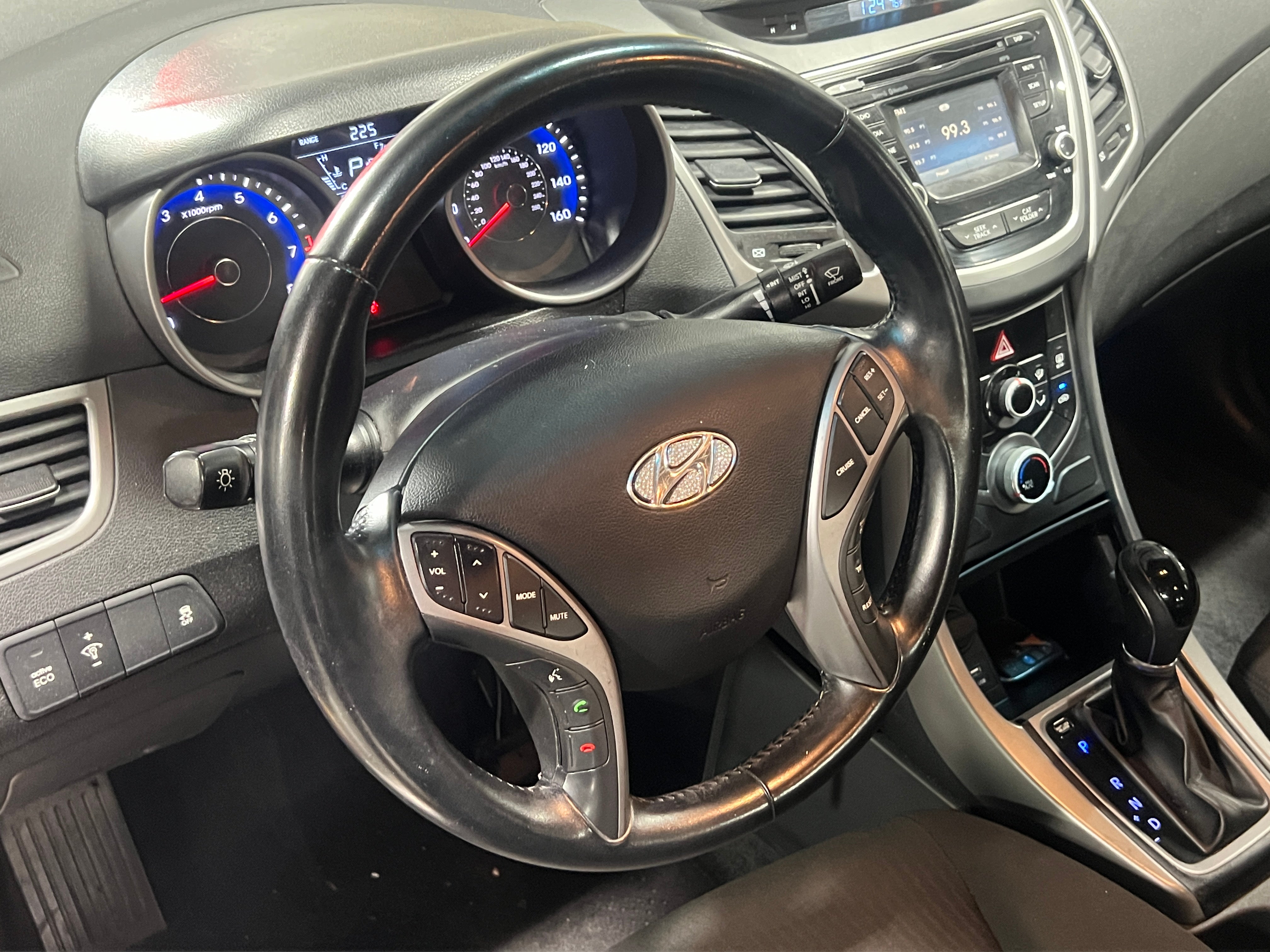 Used 2015 Hyundai Elantra SE with VIN KMHDH4AE6FU447490 for sale in Pewaukee, WI