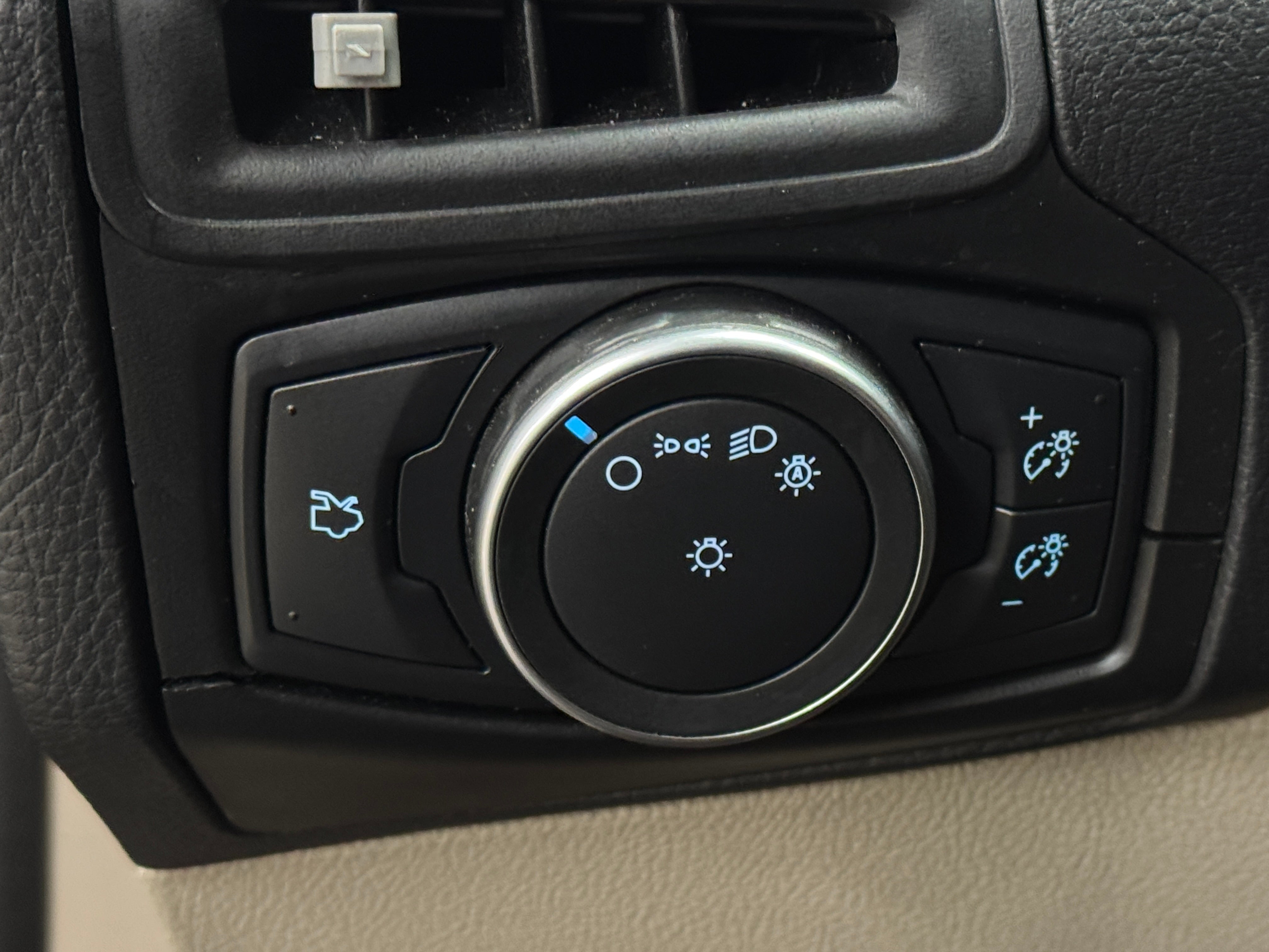 Used 2018 Ford Focus SE with VIN 1FADP3FE3JL226394 for sale in Pewaukee, WI