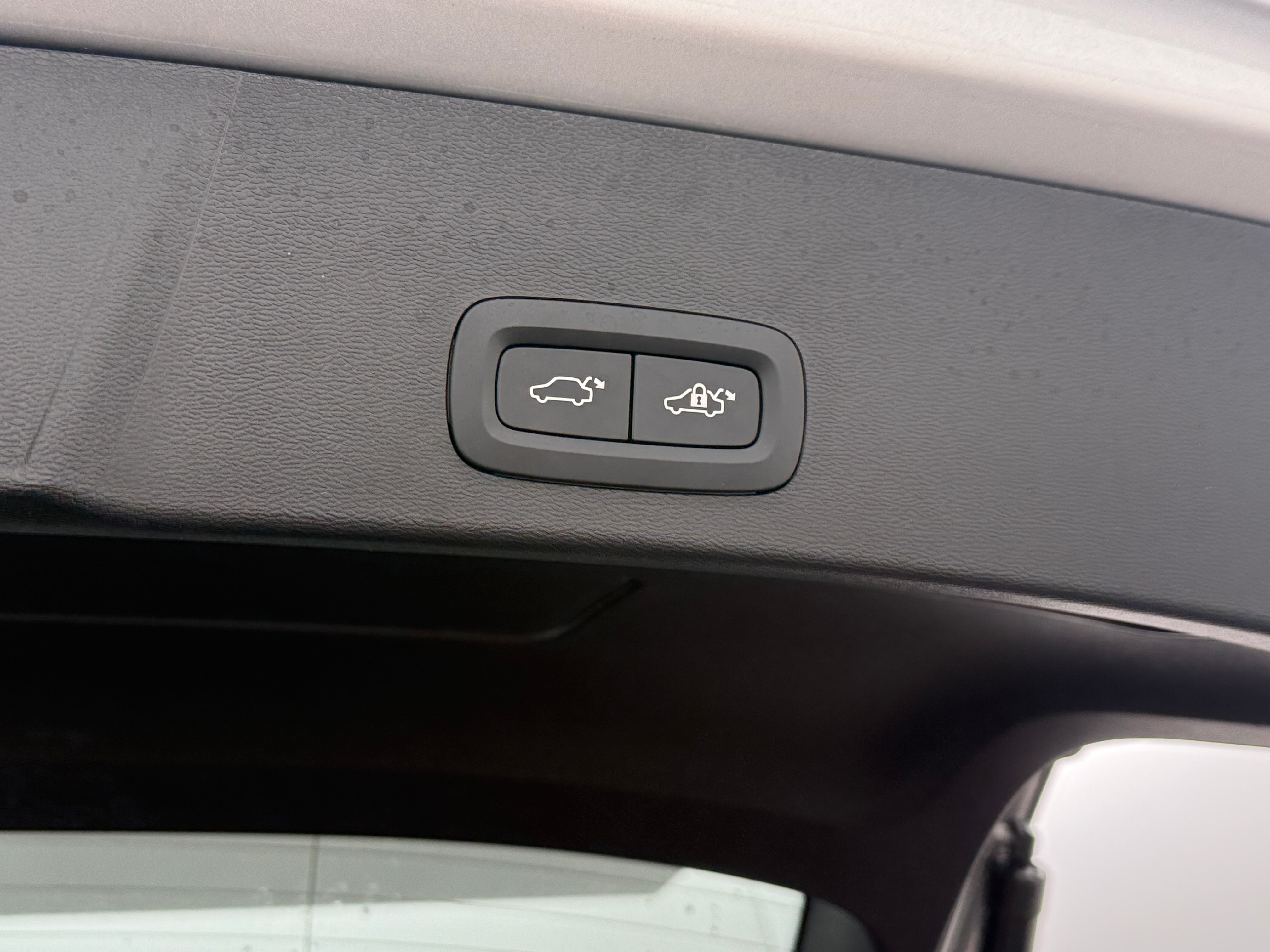 2024 Volvo XC40 Plus