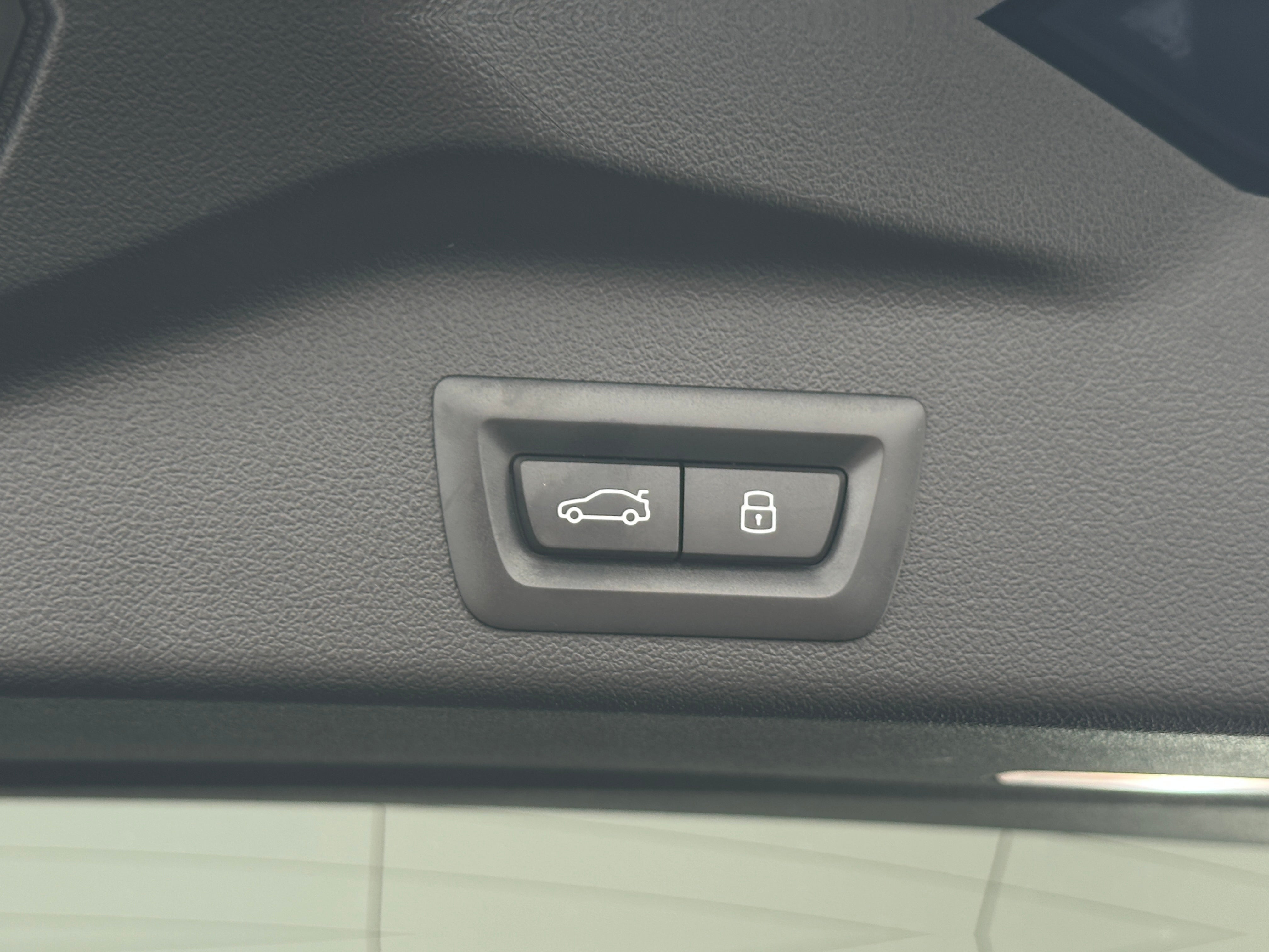 5UX23EU09R9V18011