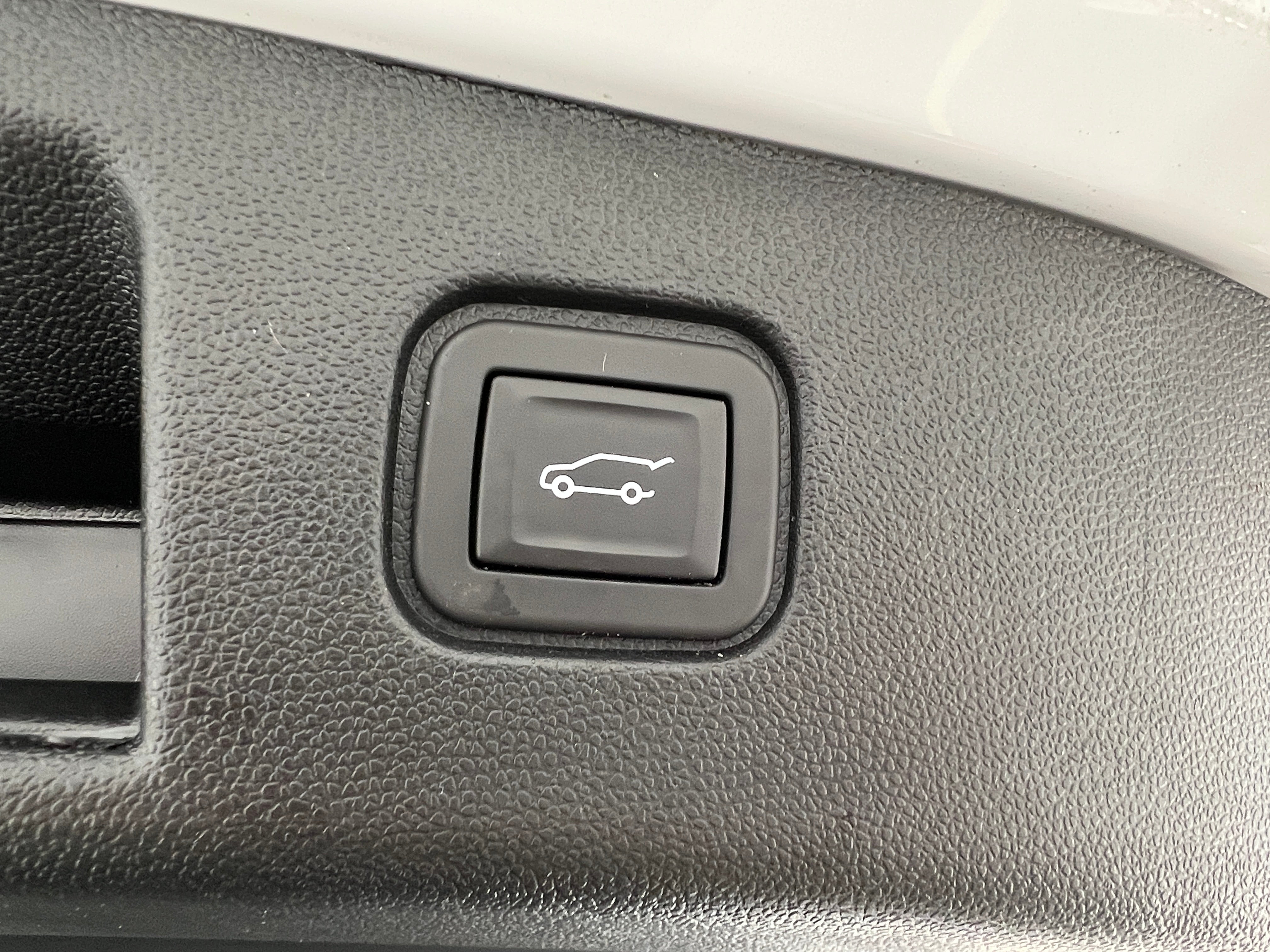 Used 2024 Chevrolet Blazer EV RS with VIN 3GNKDCRJ7RS177023 for sale in Pewaukee, WI