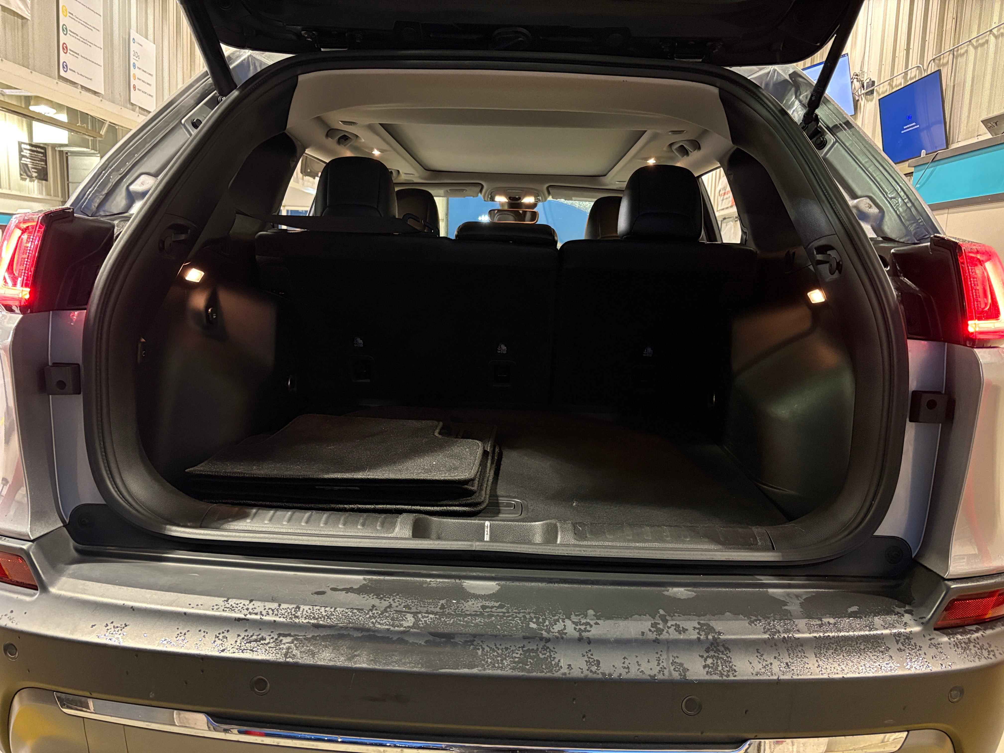 Used 2019 Jeep Cherokee Limited with VIN 1C4PJMDN6KD323277 for sale in Pewaukee, WI