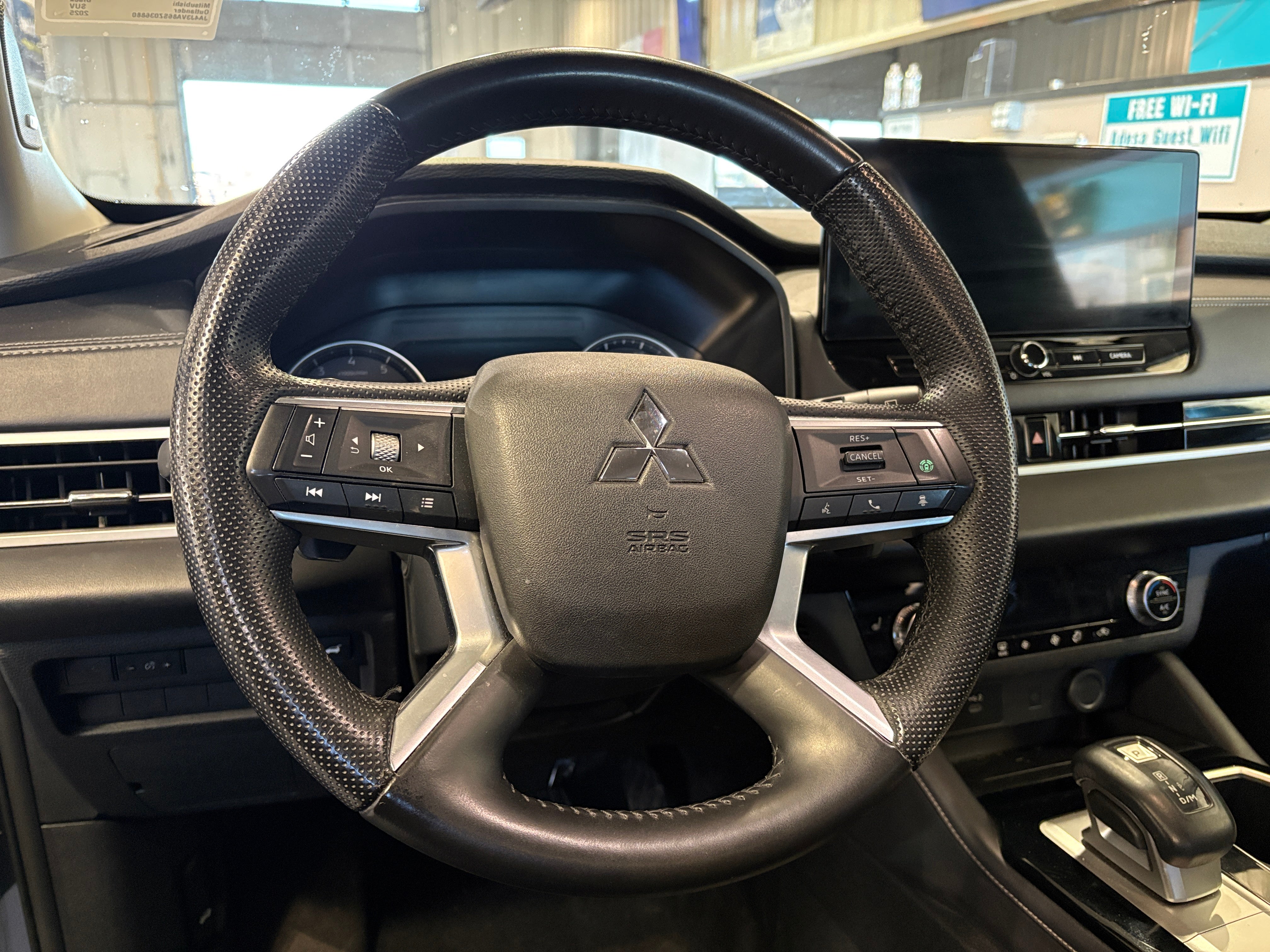 2025 Mitsubishi Outlander SE