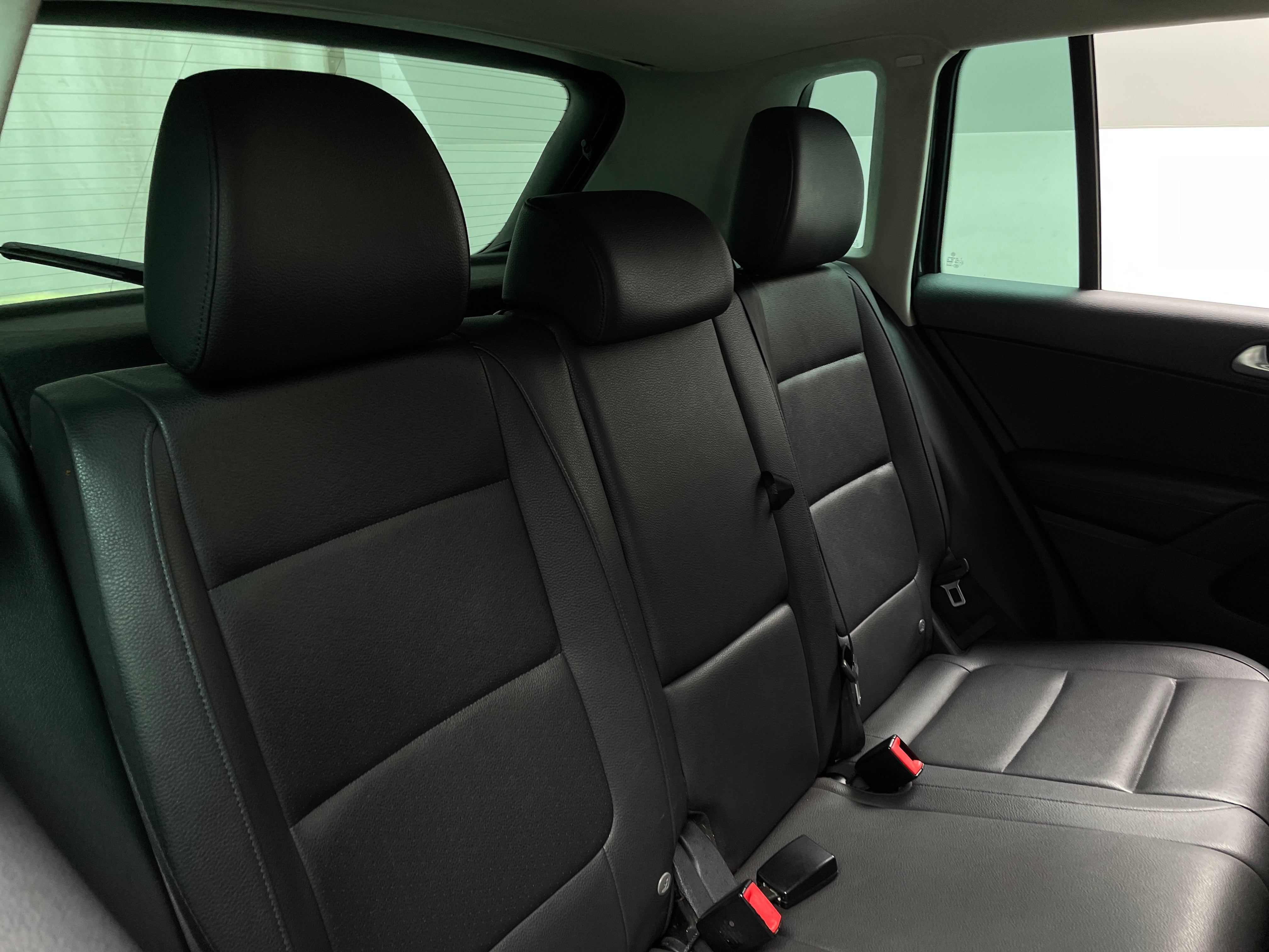 Used 2015 Volkswagen Tiguan SE with VIN WVGAV7AX1FW589569 for sale in Pewaukee, WI