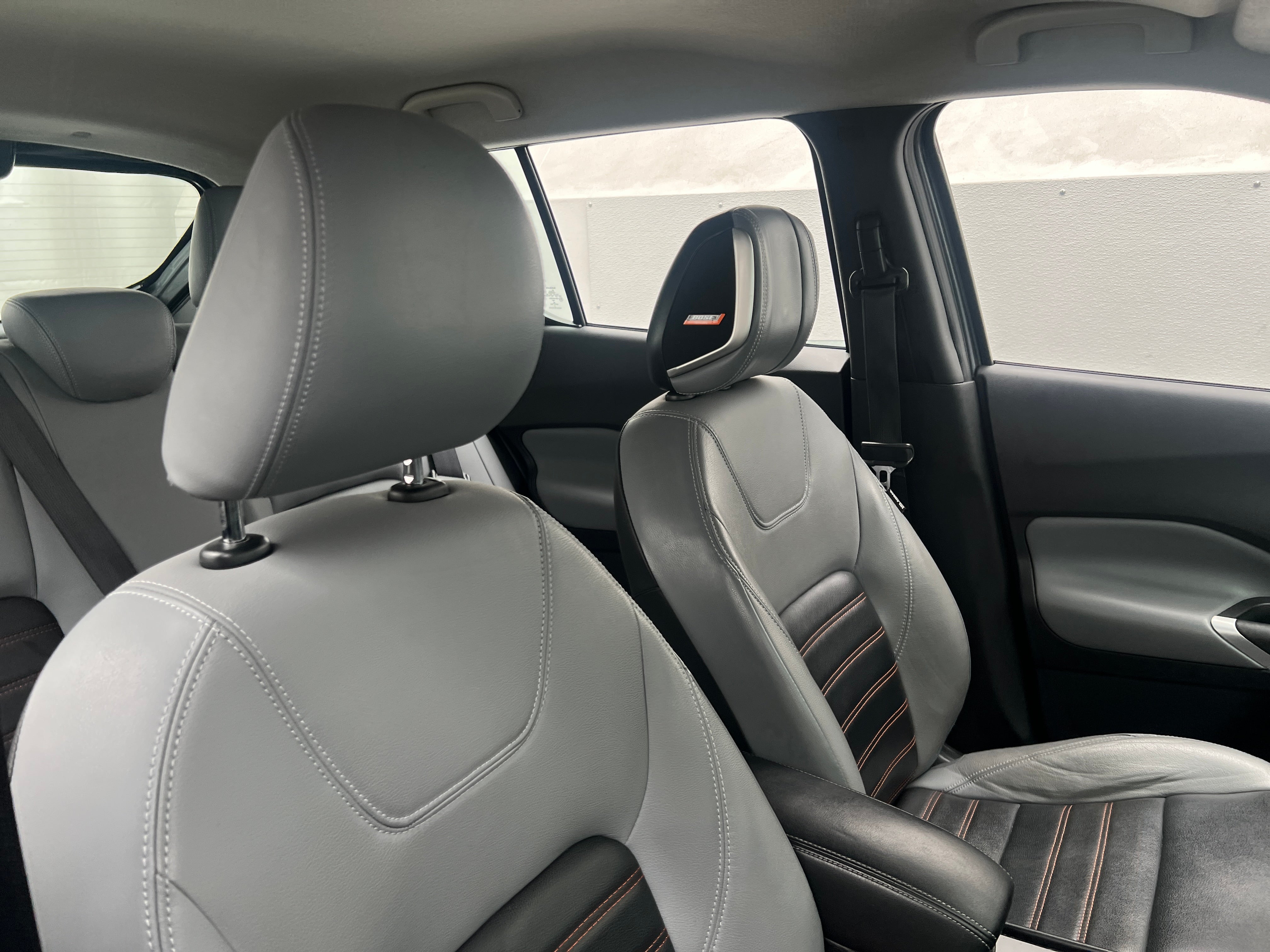 2022 Nissan Kicks SR
