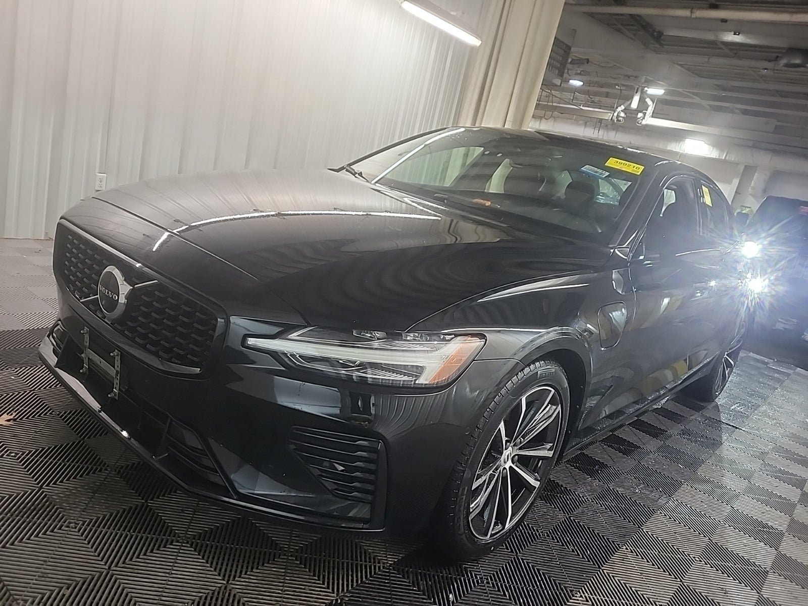 2023 Volvo S60 Recharge Plug-In Hybrid Plus Dark Theme