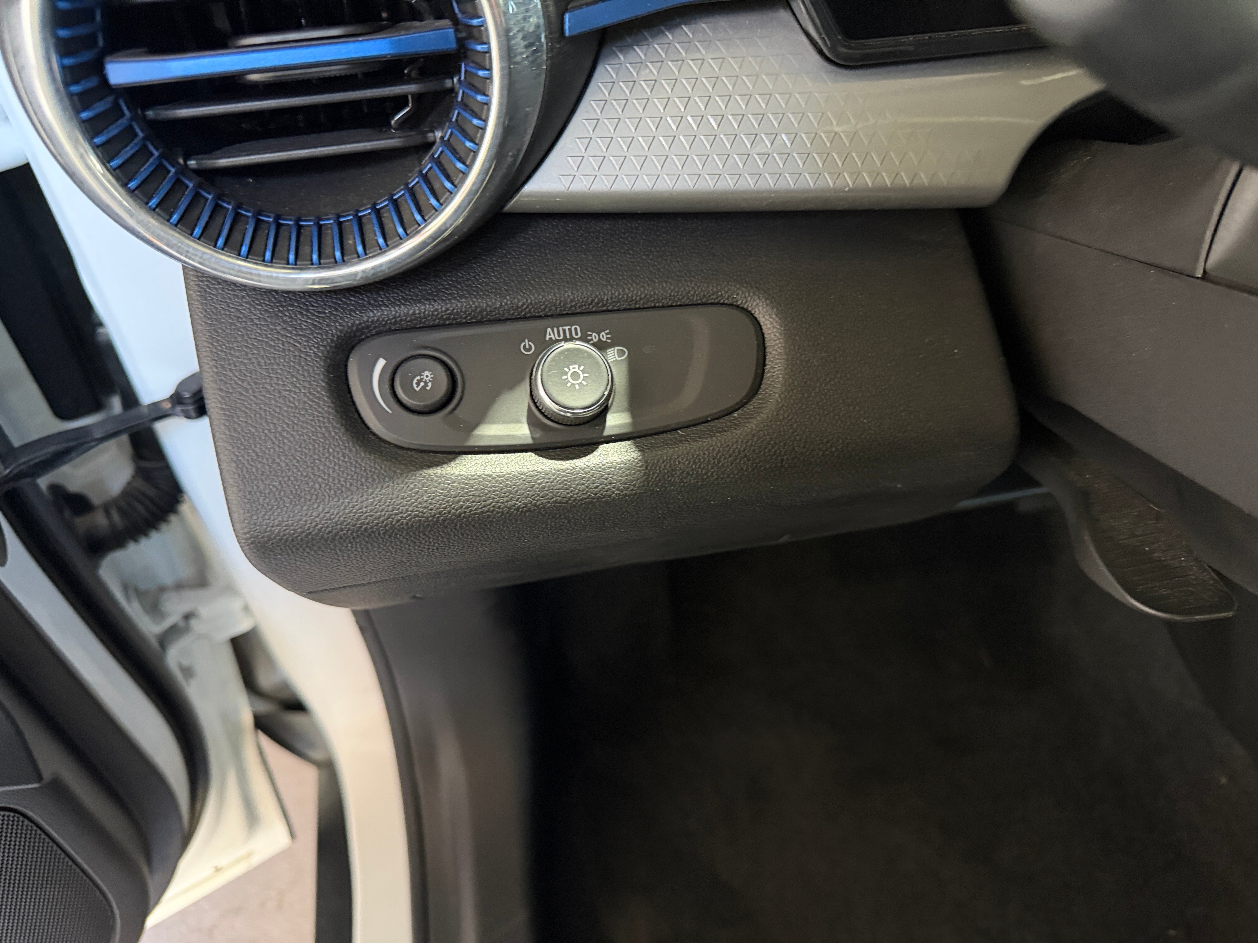 2025 Chevrolet Trax LT - Photo 9