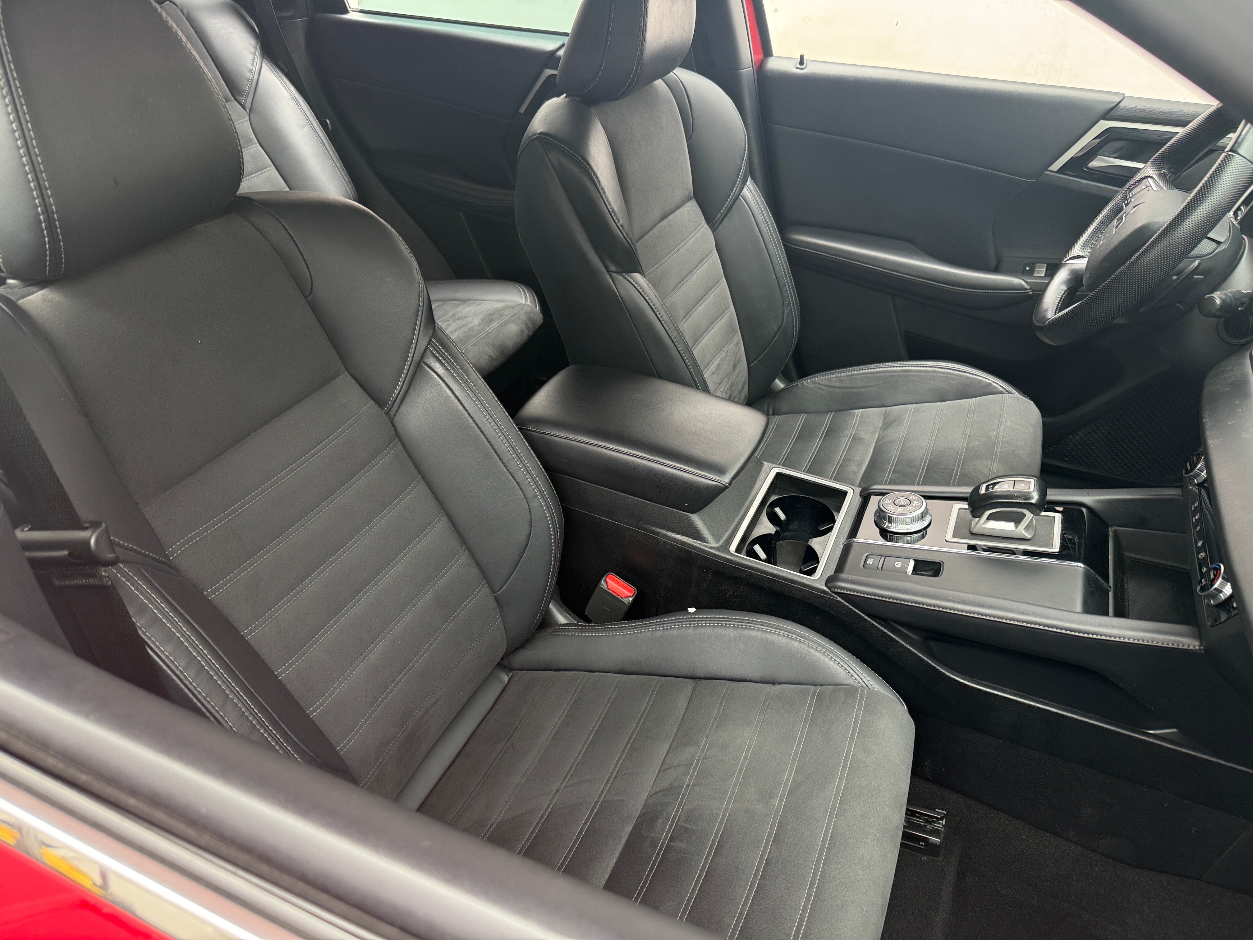 2023 Mitsubishi Outlander SE