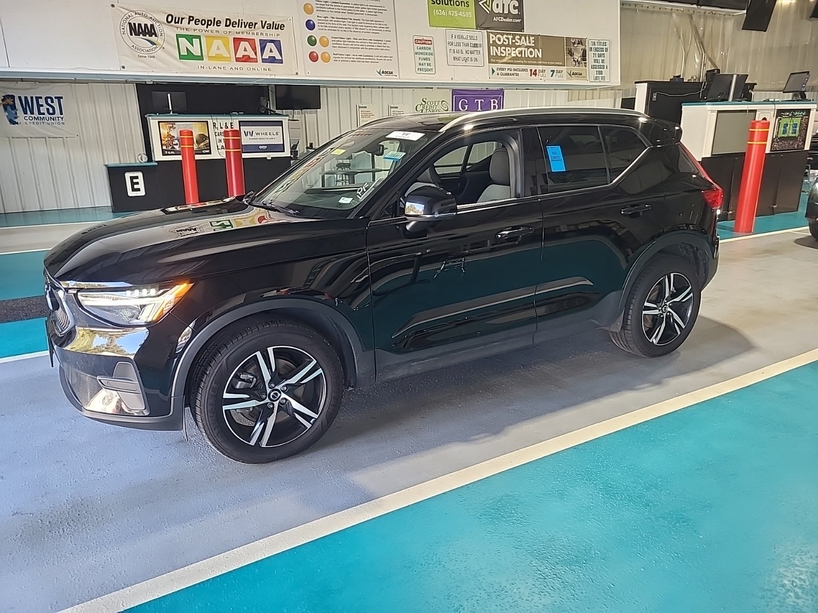 2023 Volvo XC40 Core
