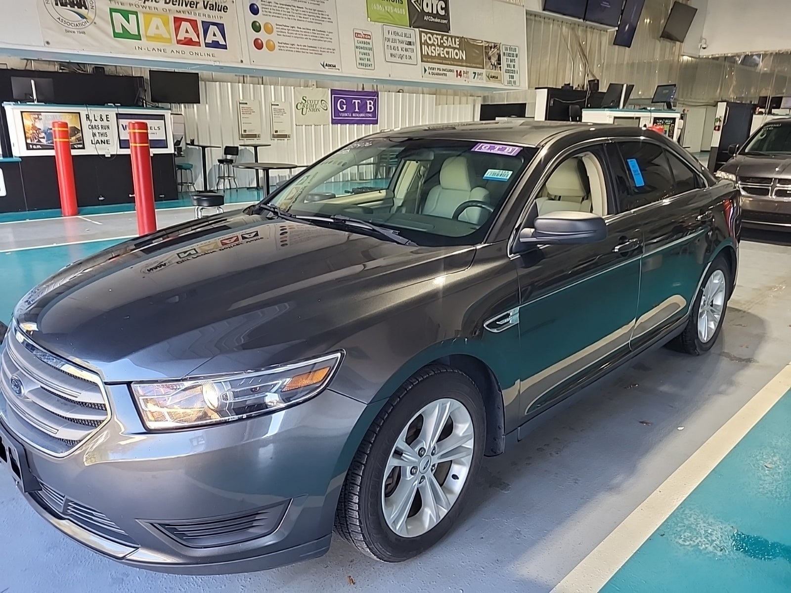 2017 Ford Taurus SE