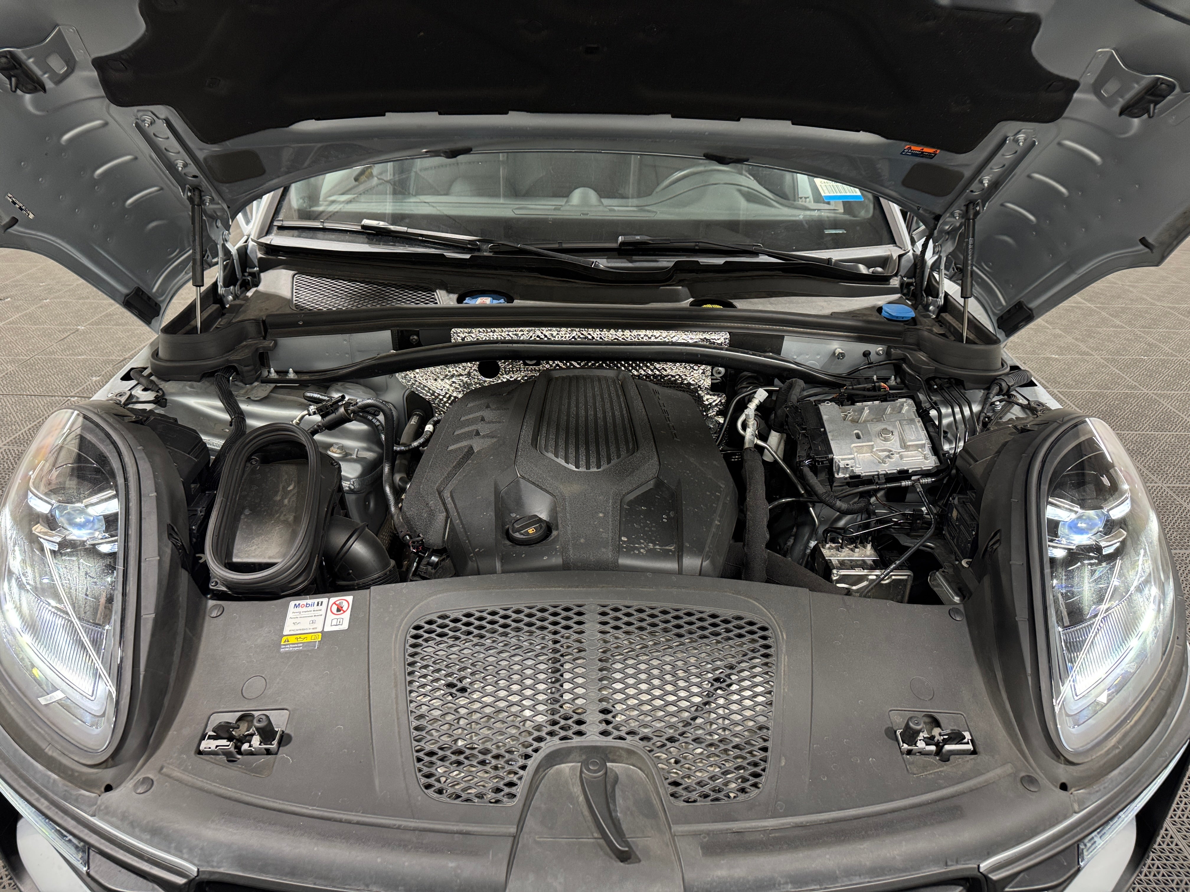 2023 Porsche Macan Base