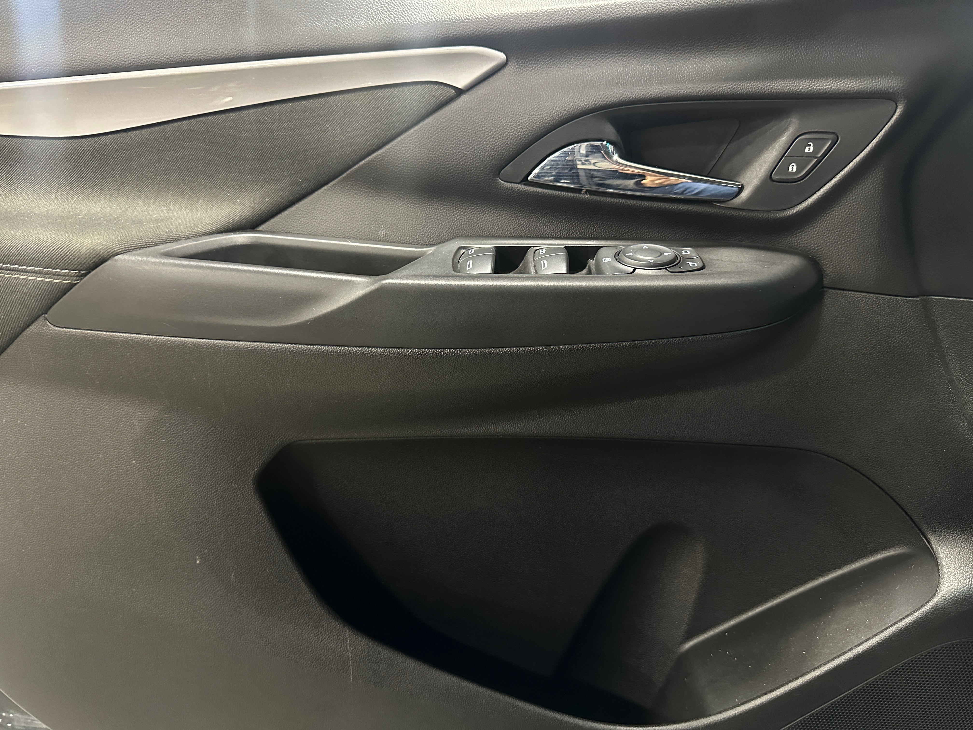 Used 2022 Chevrolet Bolt EV LT with VIN 1G1FW6S00N4100939 for sale in Auburn, WA