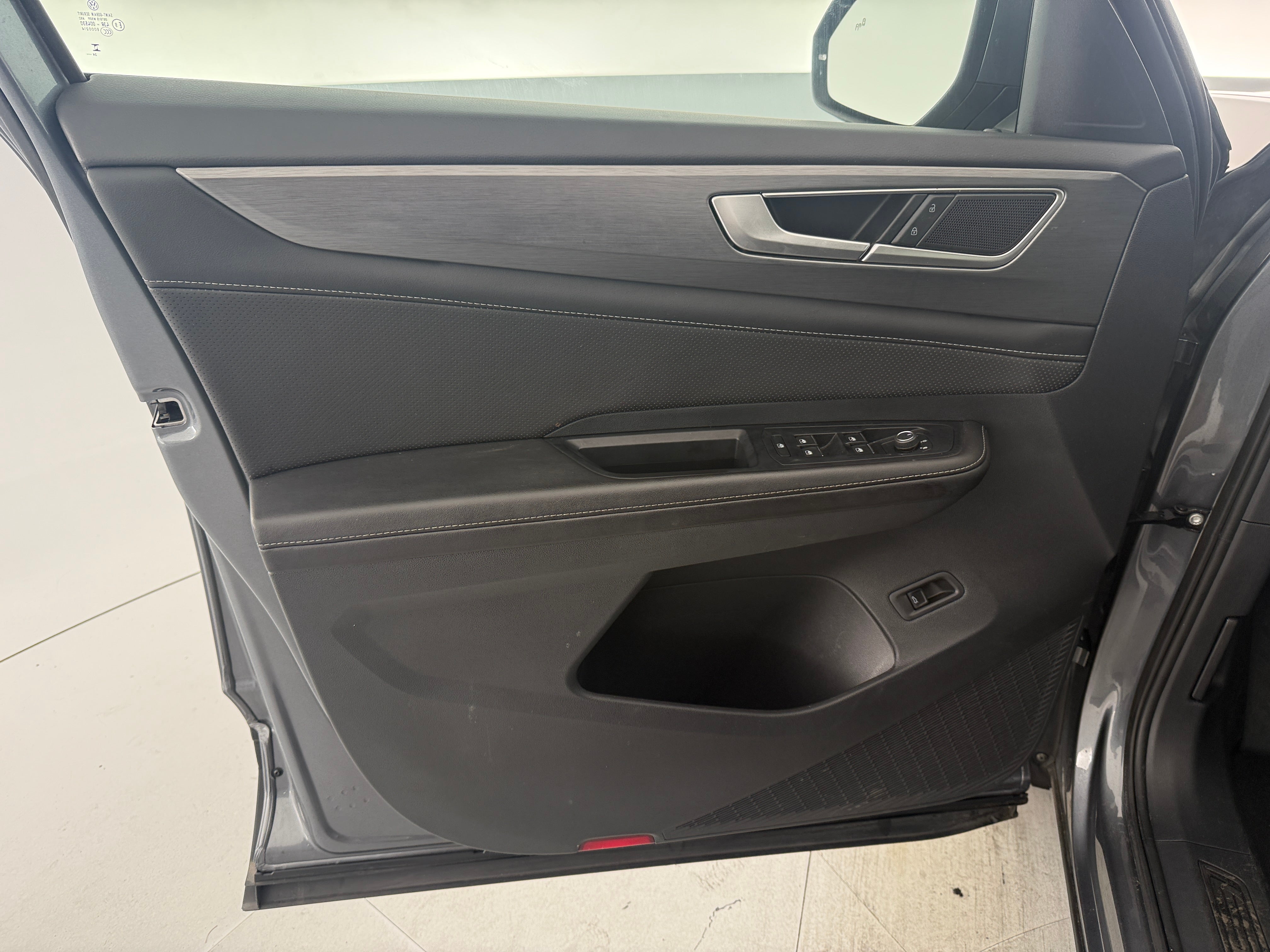 2025 Volkswagen Atlas Cross Sport SE w/Tech