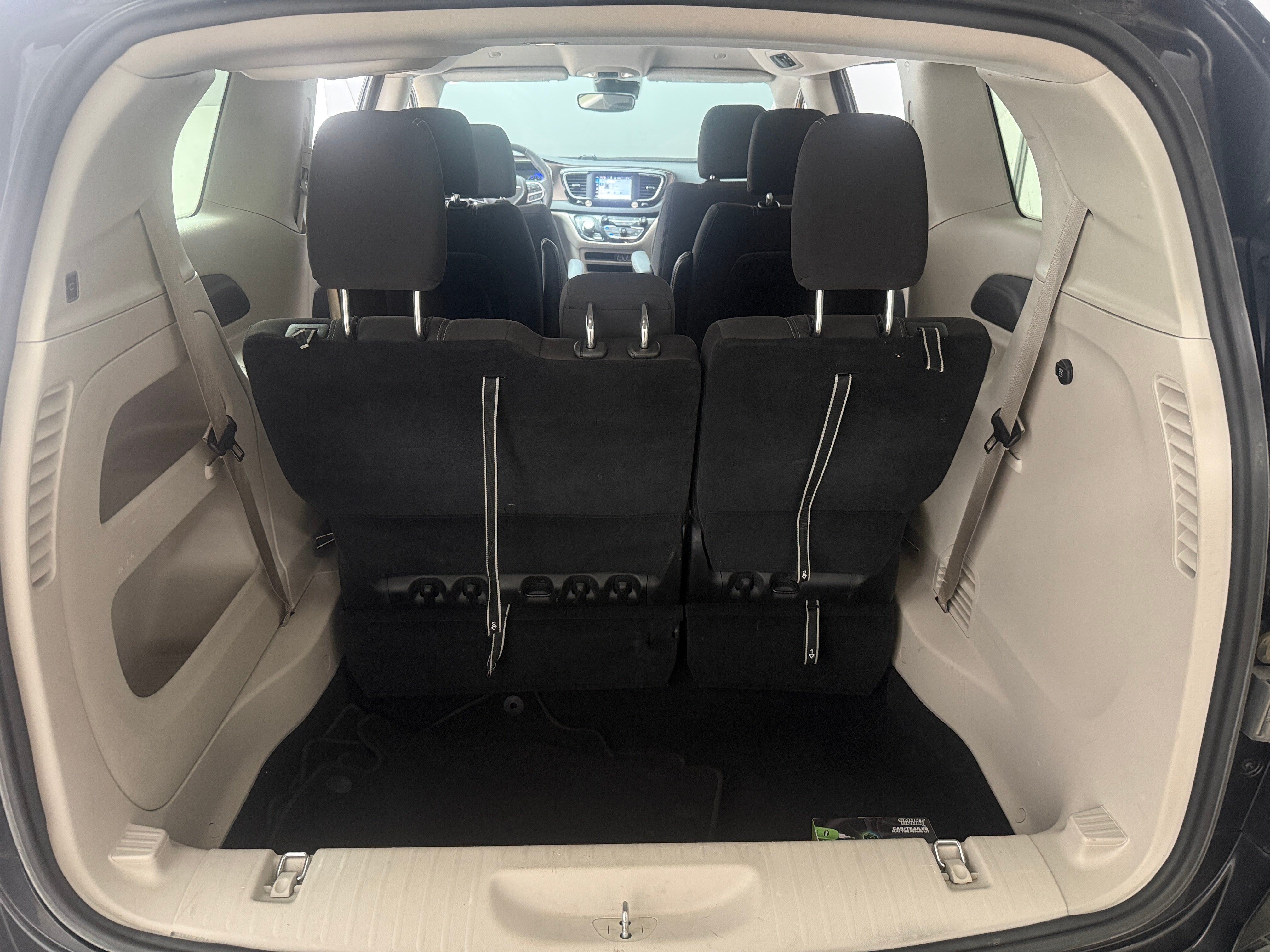 2023 Chrysler Voyager
