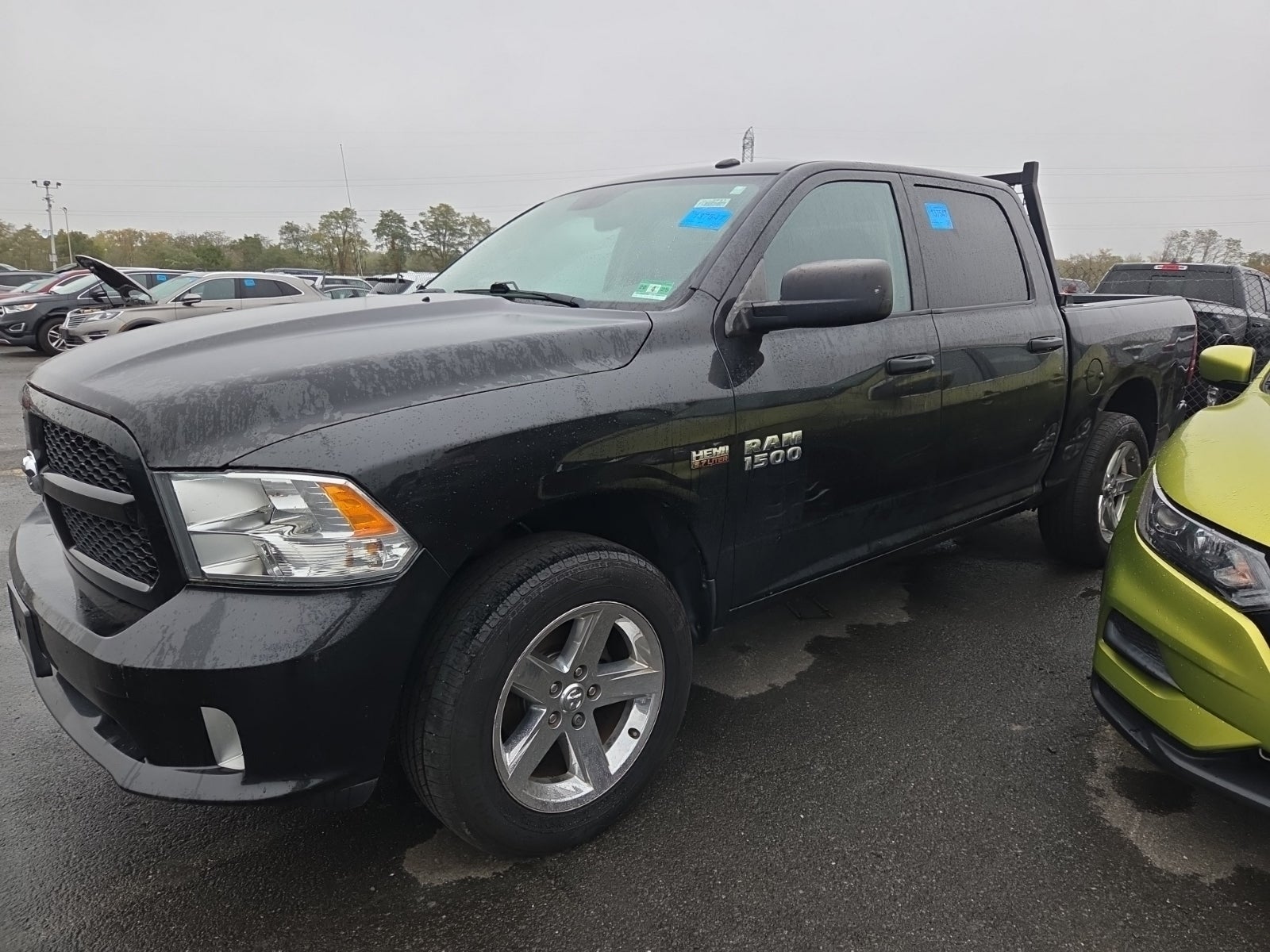 2016 Ram 1500 4WD Crew Cab 140.5" Express