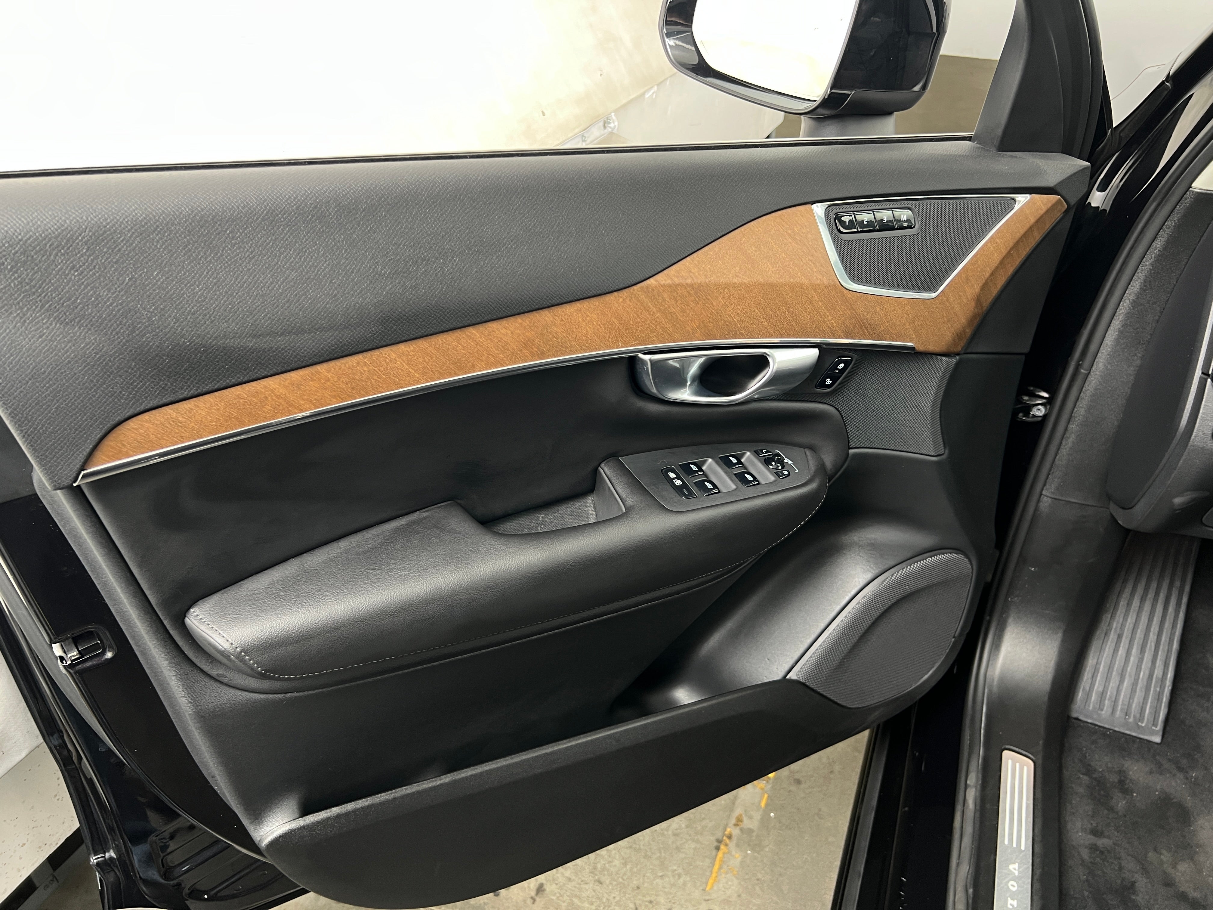 2025 Volvo XC90 Core