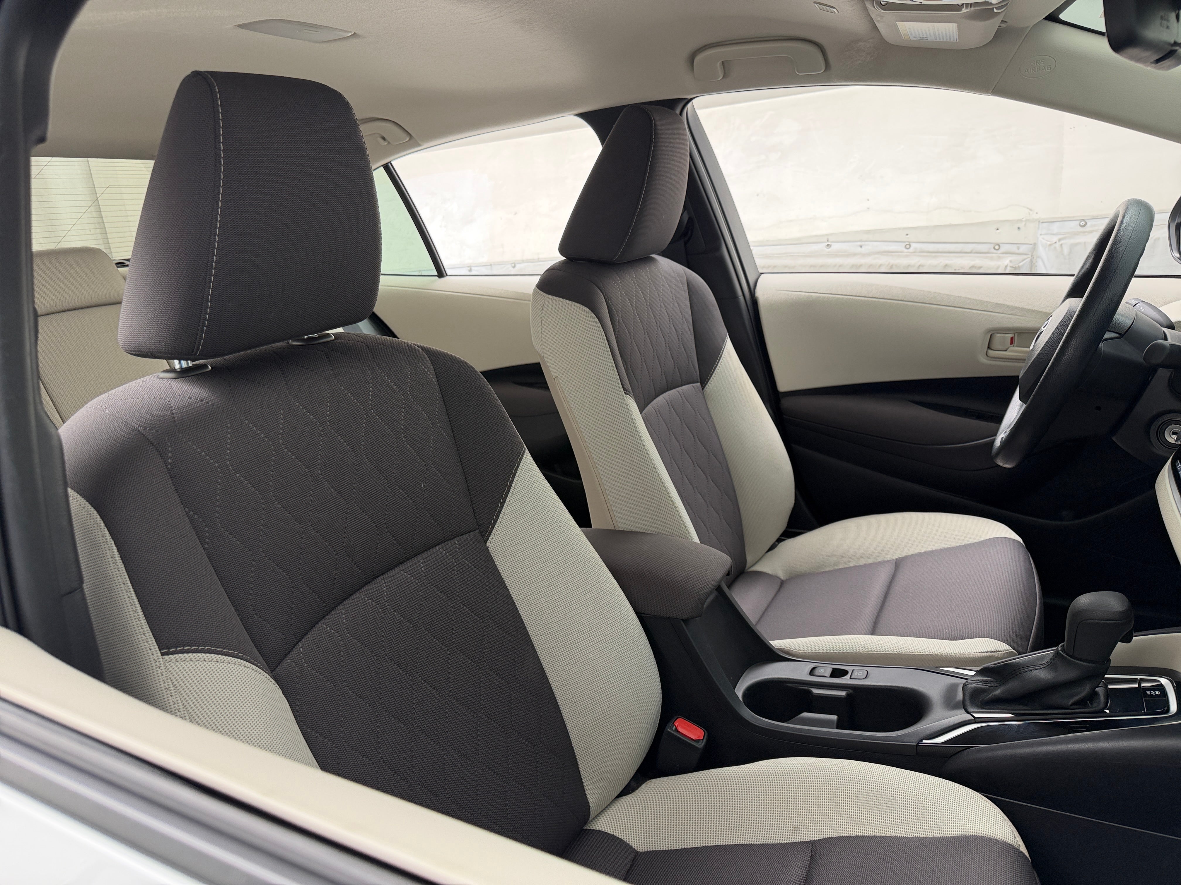 2025 Toyota Corolla LE - Photo 4