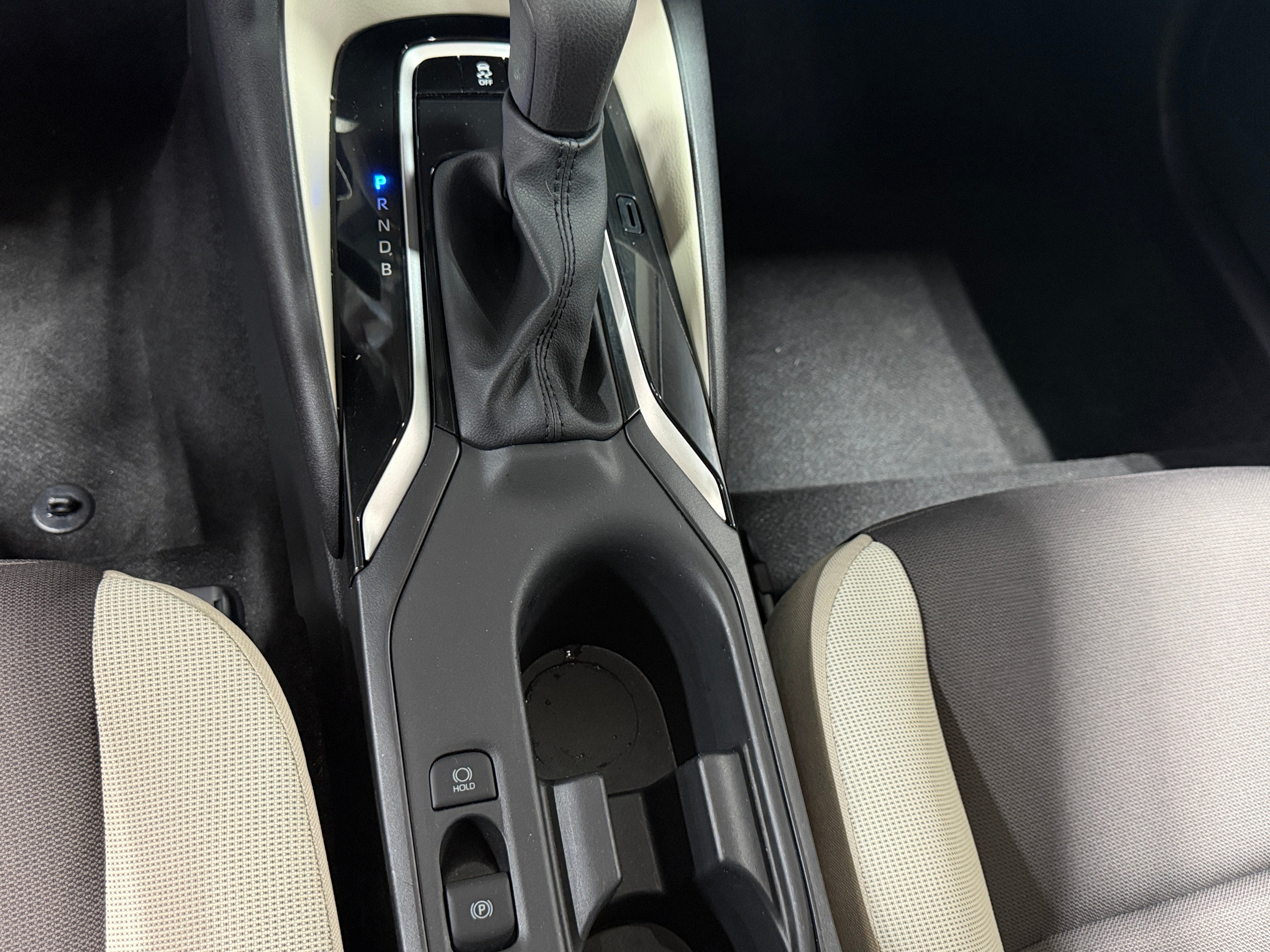 2025 Toyota Corolla LE - Photo 9