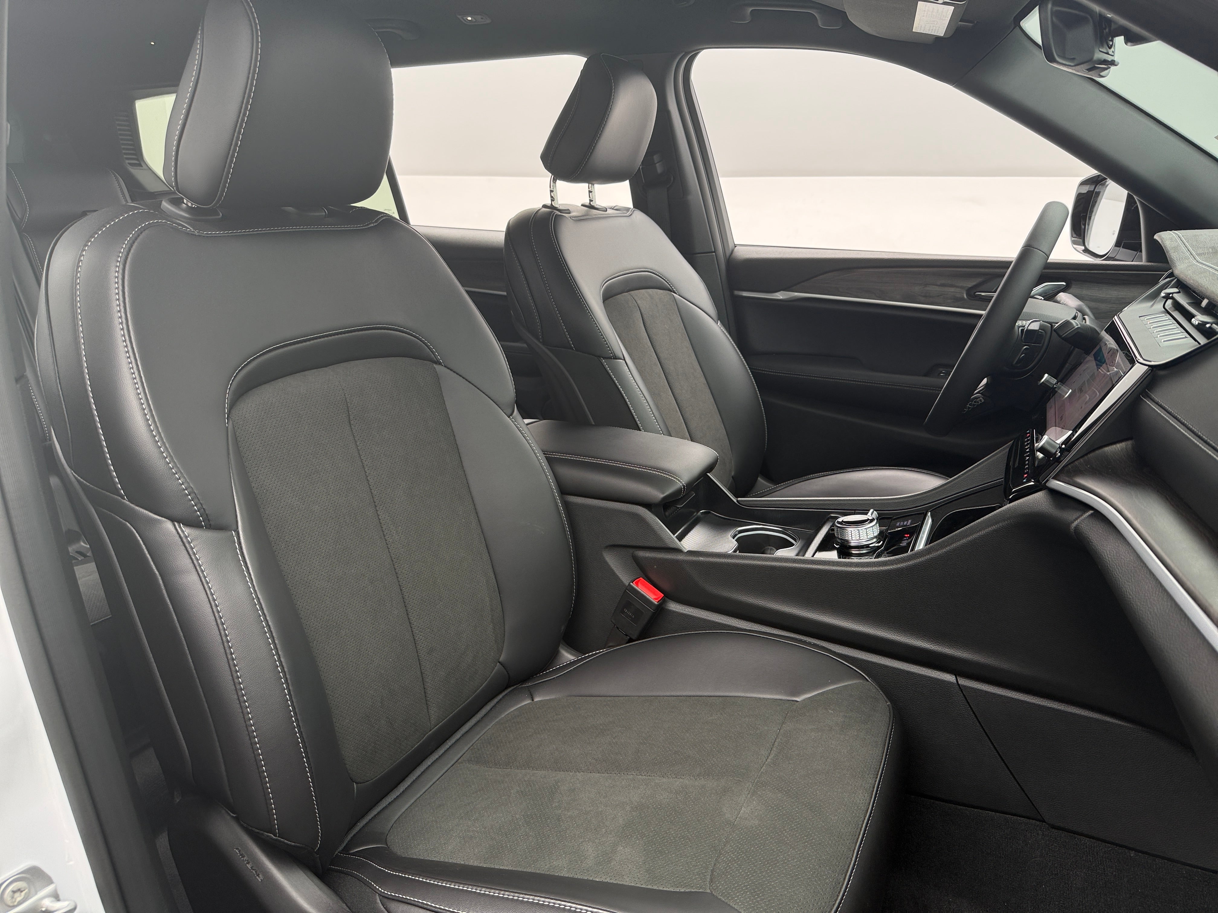 2027 Jeep Grand Cherokee L