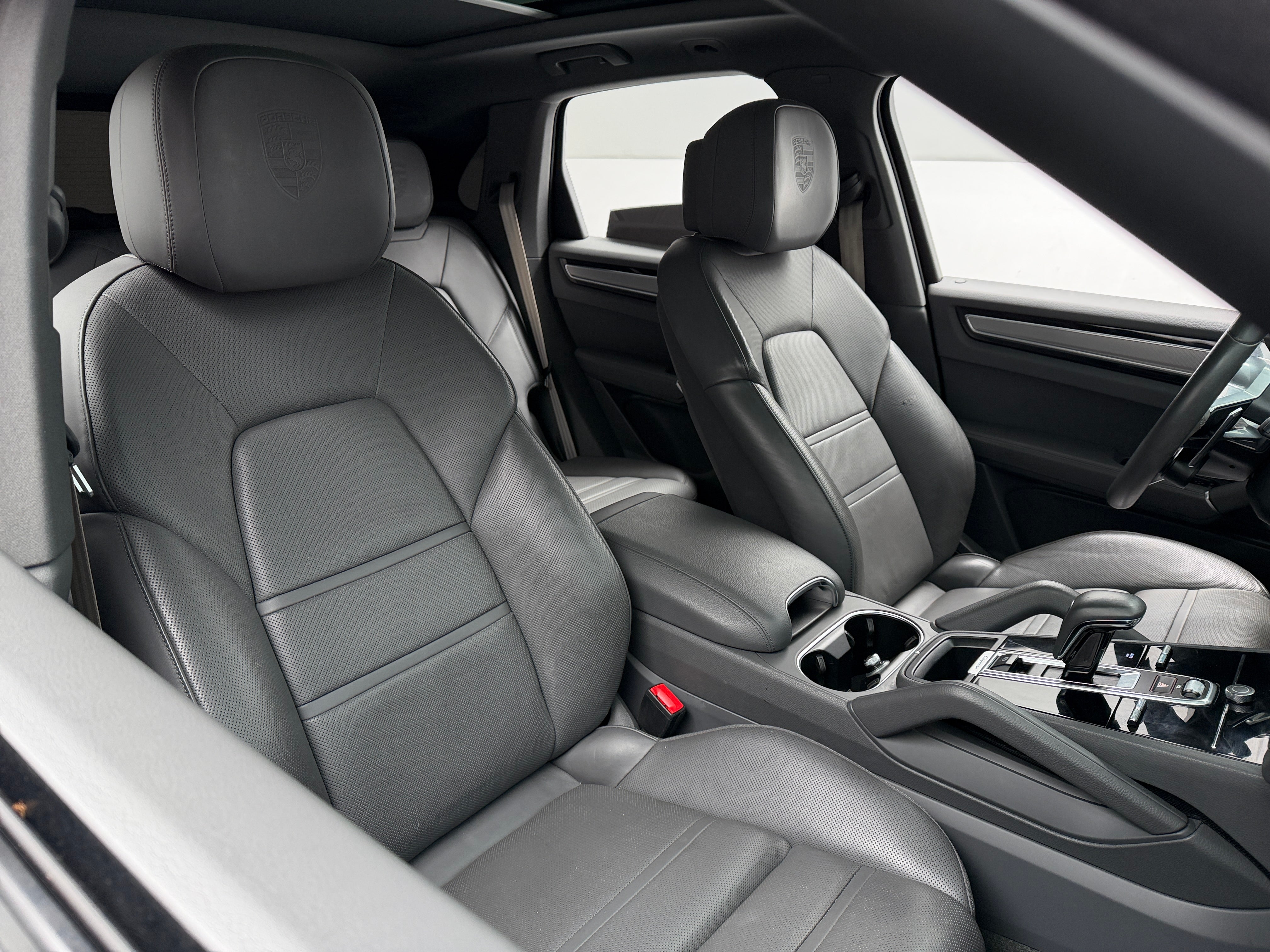 2023 Porsche Cayenne Platinum Edition