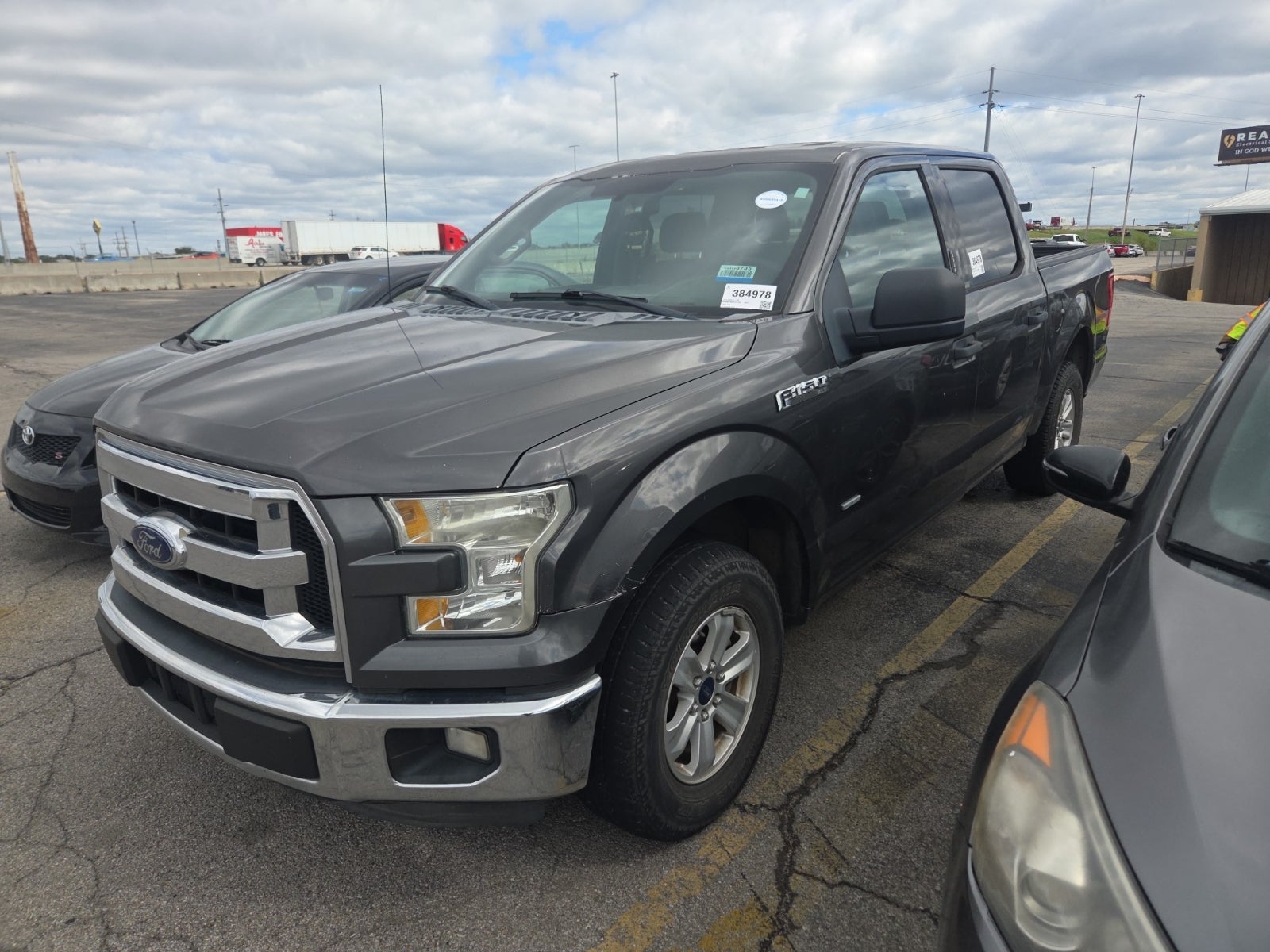 2015 Ford F-150 2WD Supercrew 145" XLT
