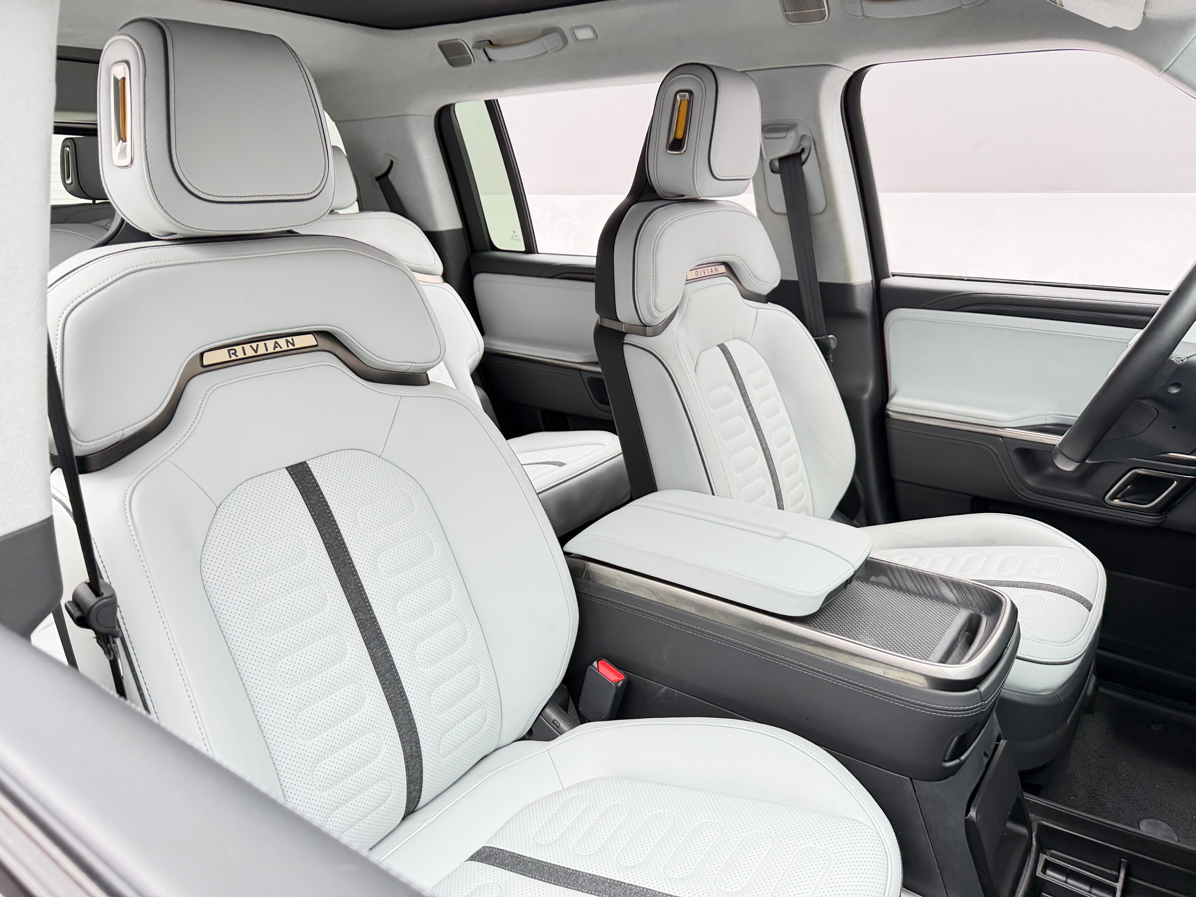 2023 Rivian R1S