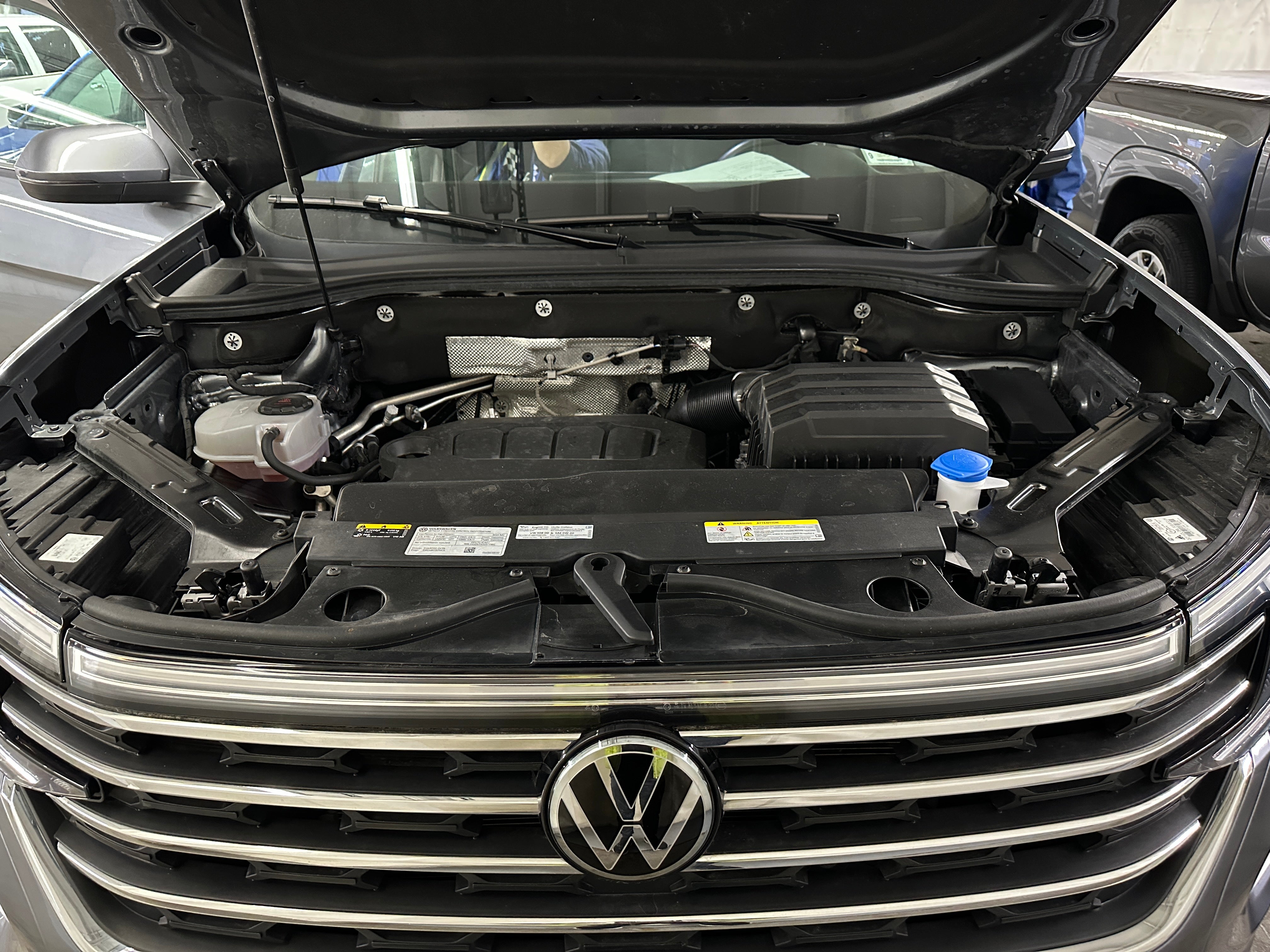 2025 Volkswagen Atlas SE w/Tech