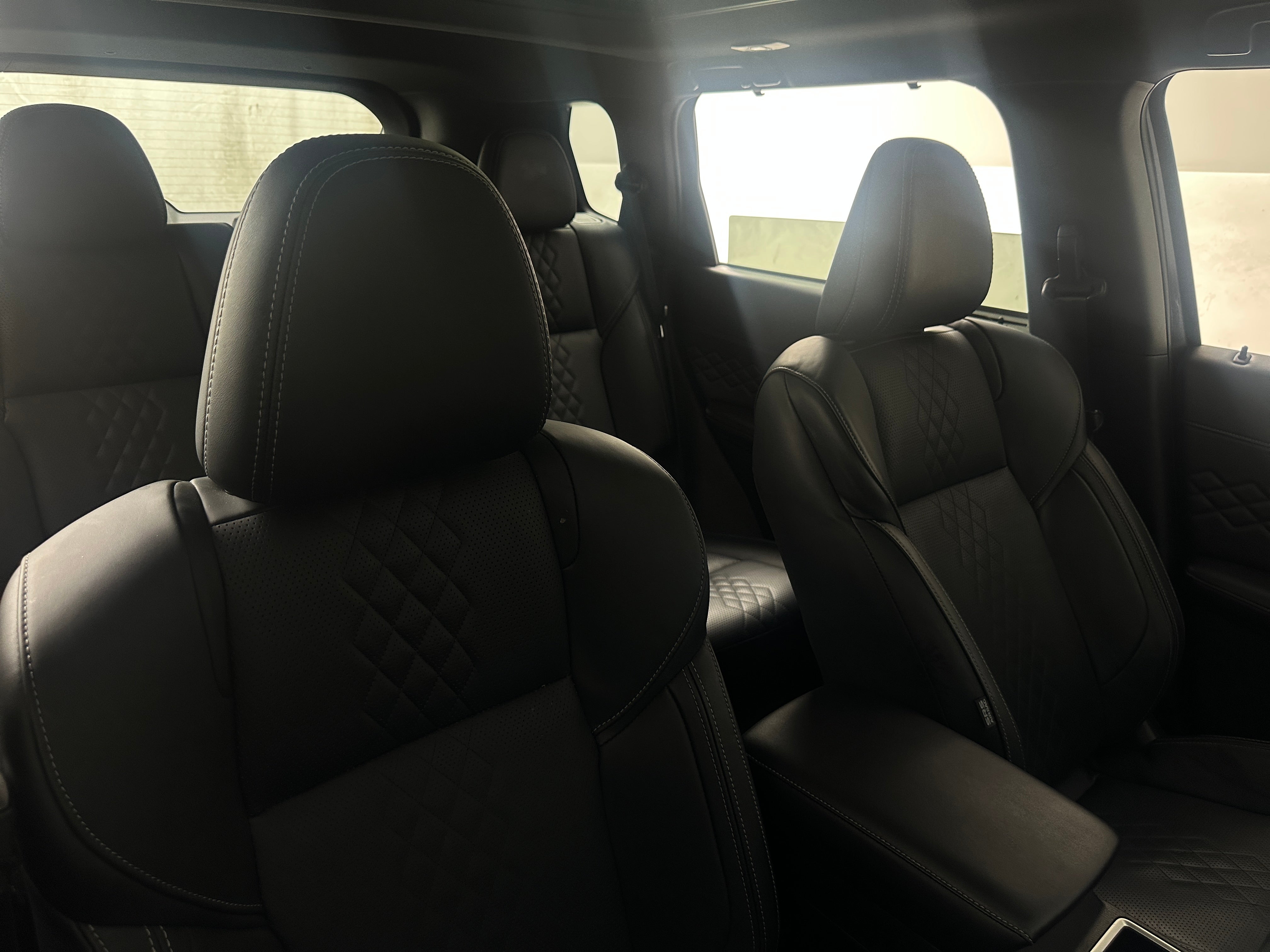 2025 Mitsubishi Outlander Plug-in Hybrid SEL Black Edition