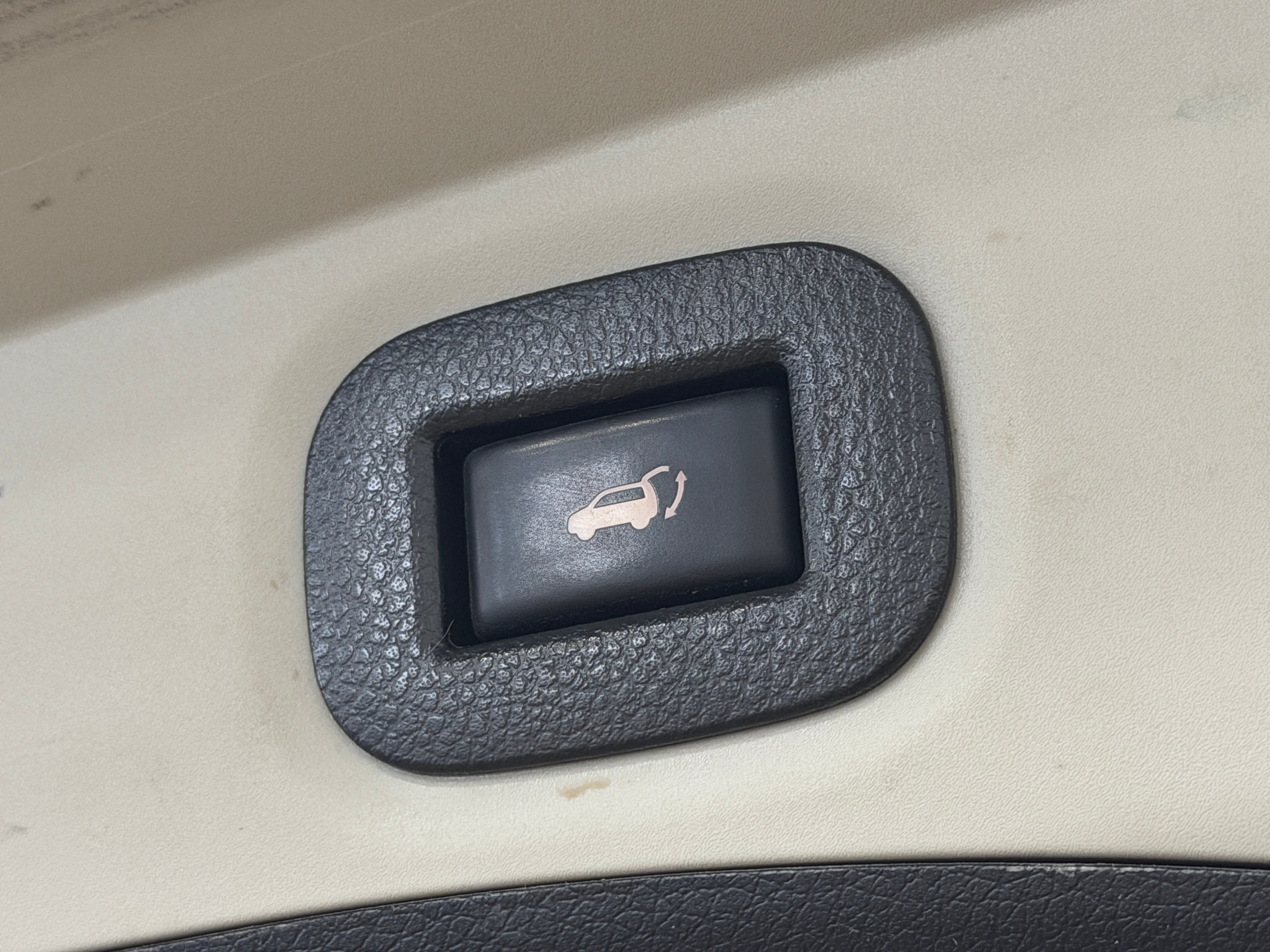 Used 2018 Nissan Rogue SV with VIN 5N1AT2MV4JC800695 for sale in Pewaukee, WI