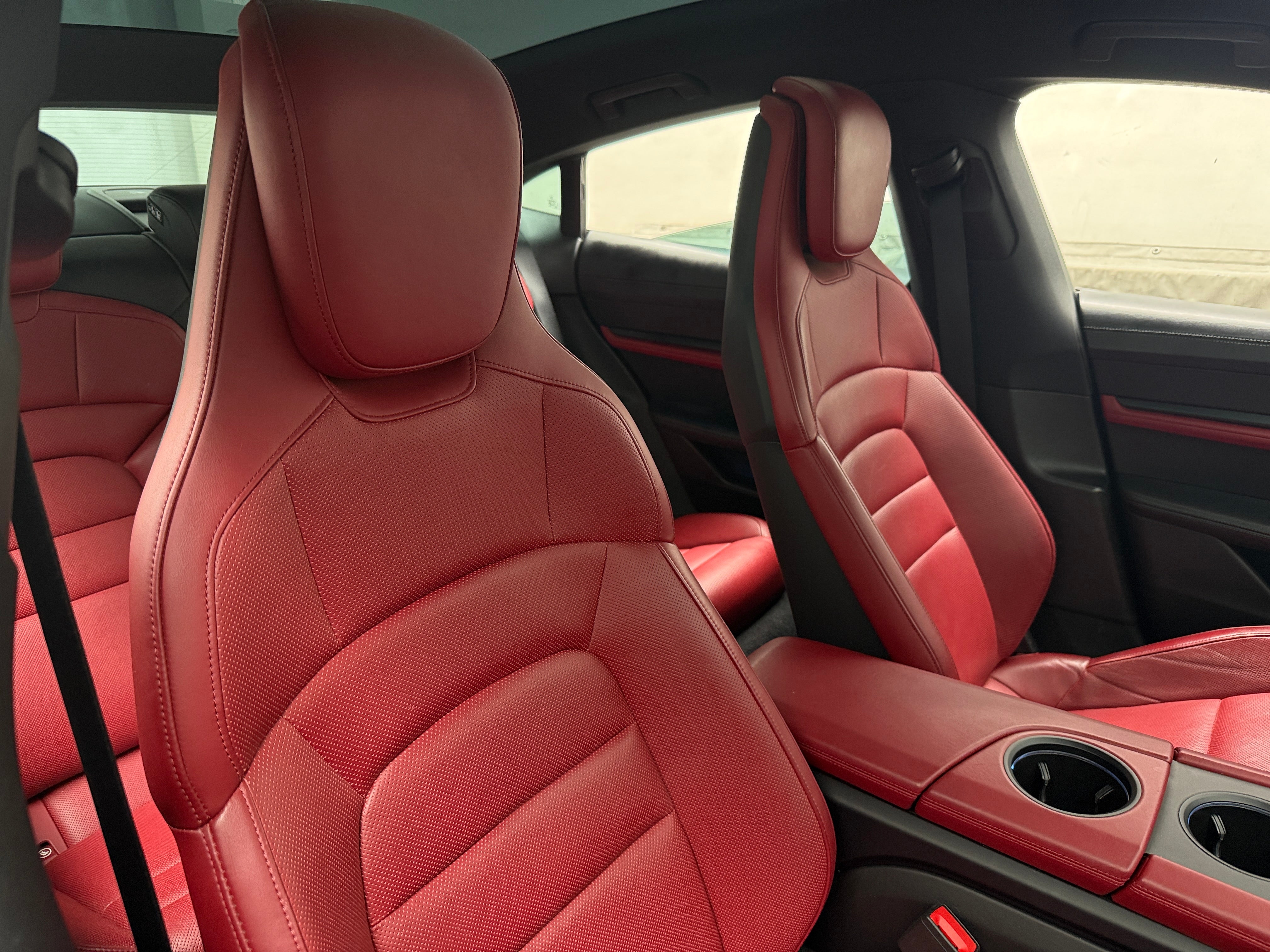 2021 Porsche Taycan S - Photo 2