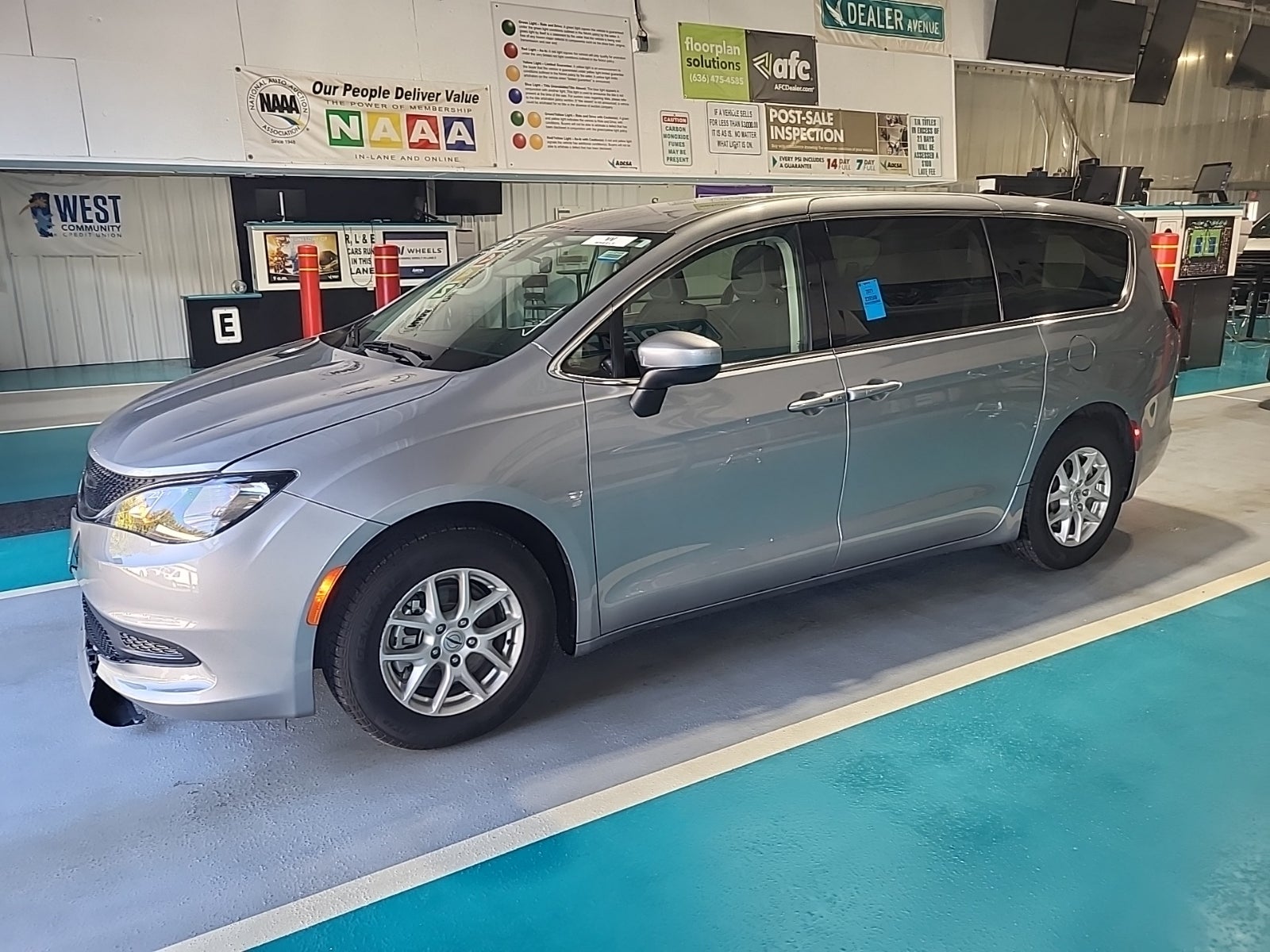 2021 Chrysler Voyager LX