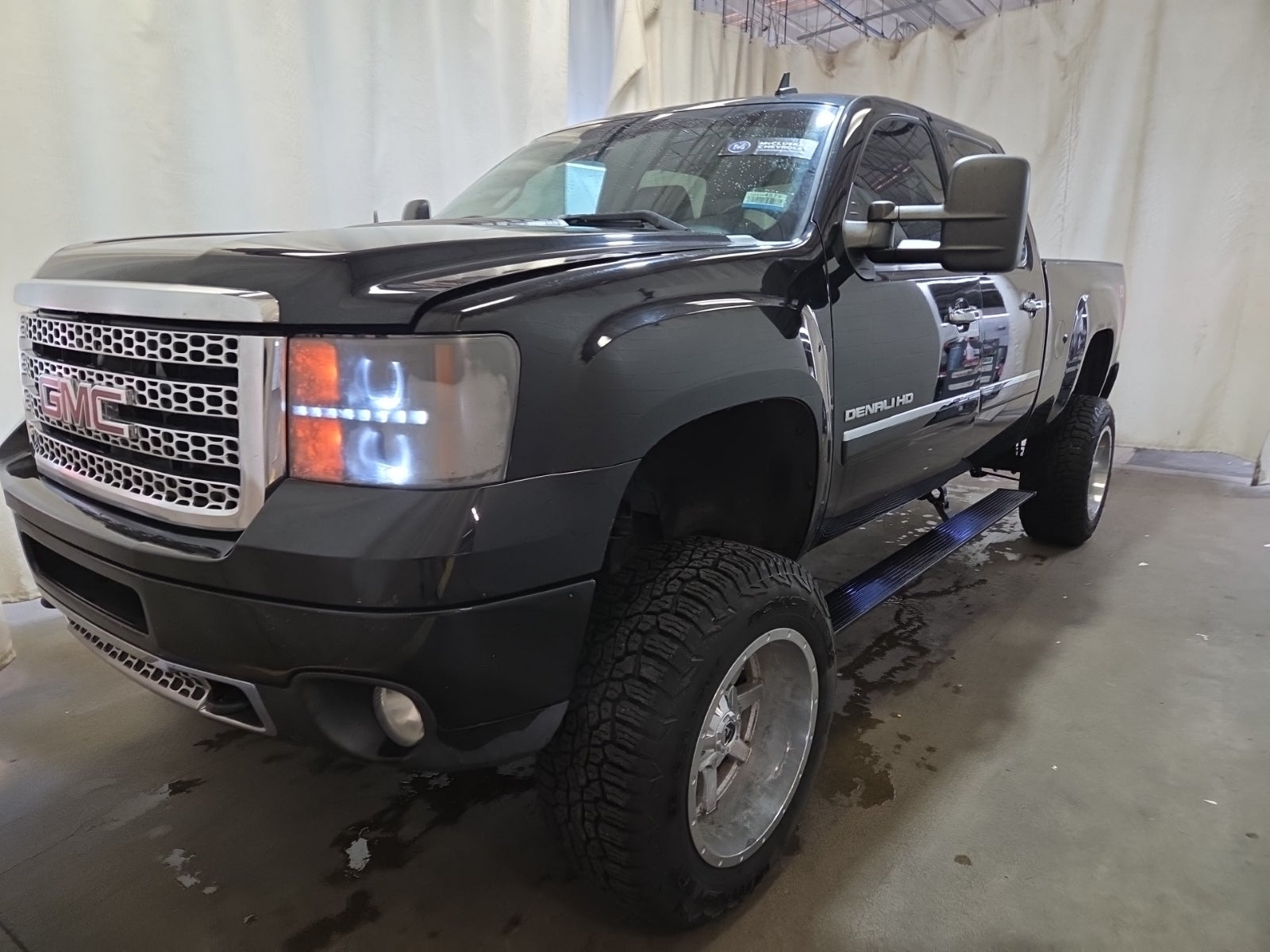 2014 GMC Sierra 2500HD 4WD Crew Cab 153.7" Denali