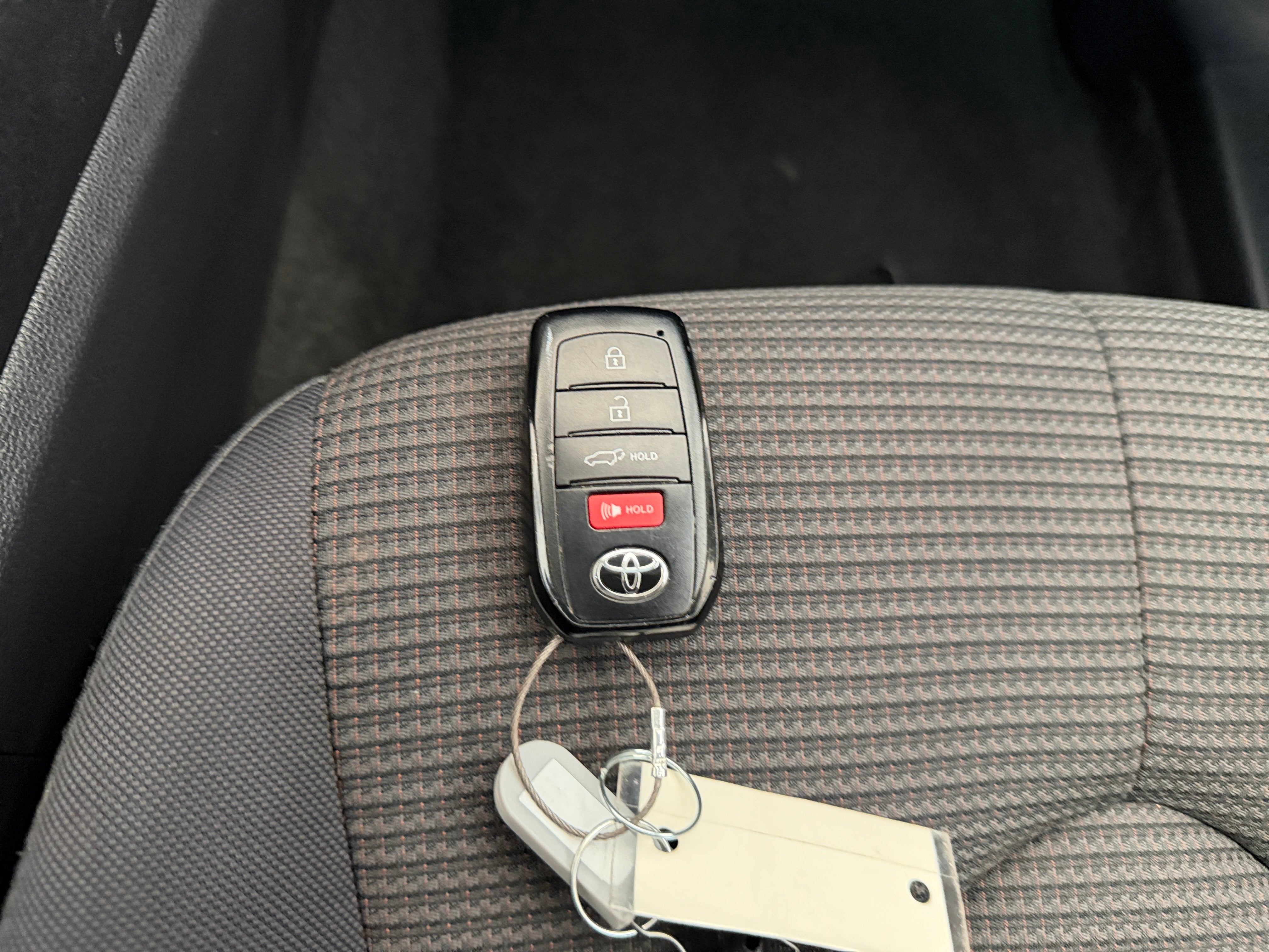 2025 Toyota Highlander LE