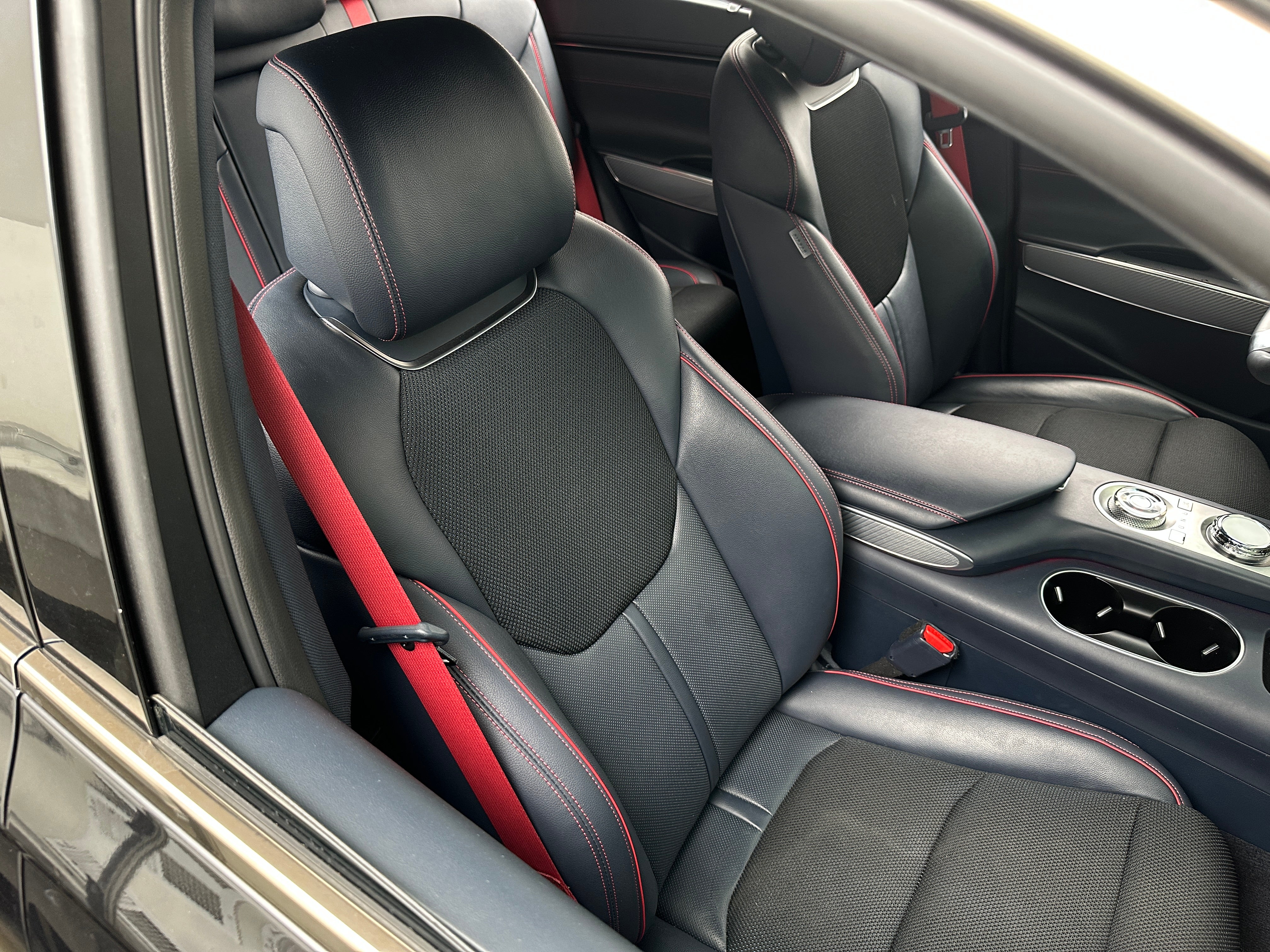 2022 GENESIS GV70 Standard