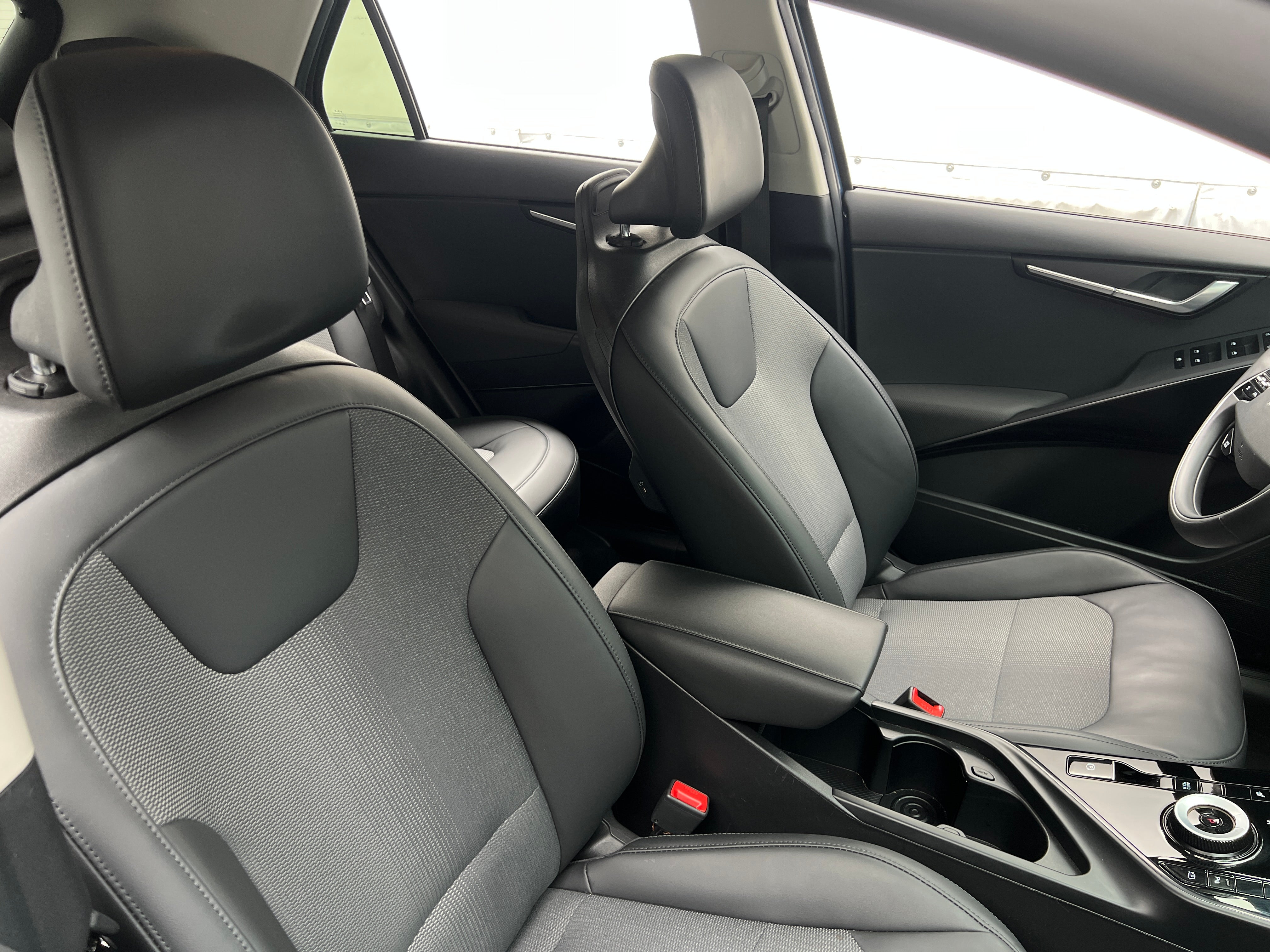 Used 2024 Kia Niro Wind with VIN KNDCR3L12R5081043 for sale in Pewaukee, WI