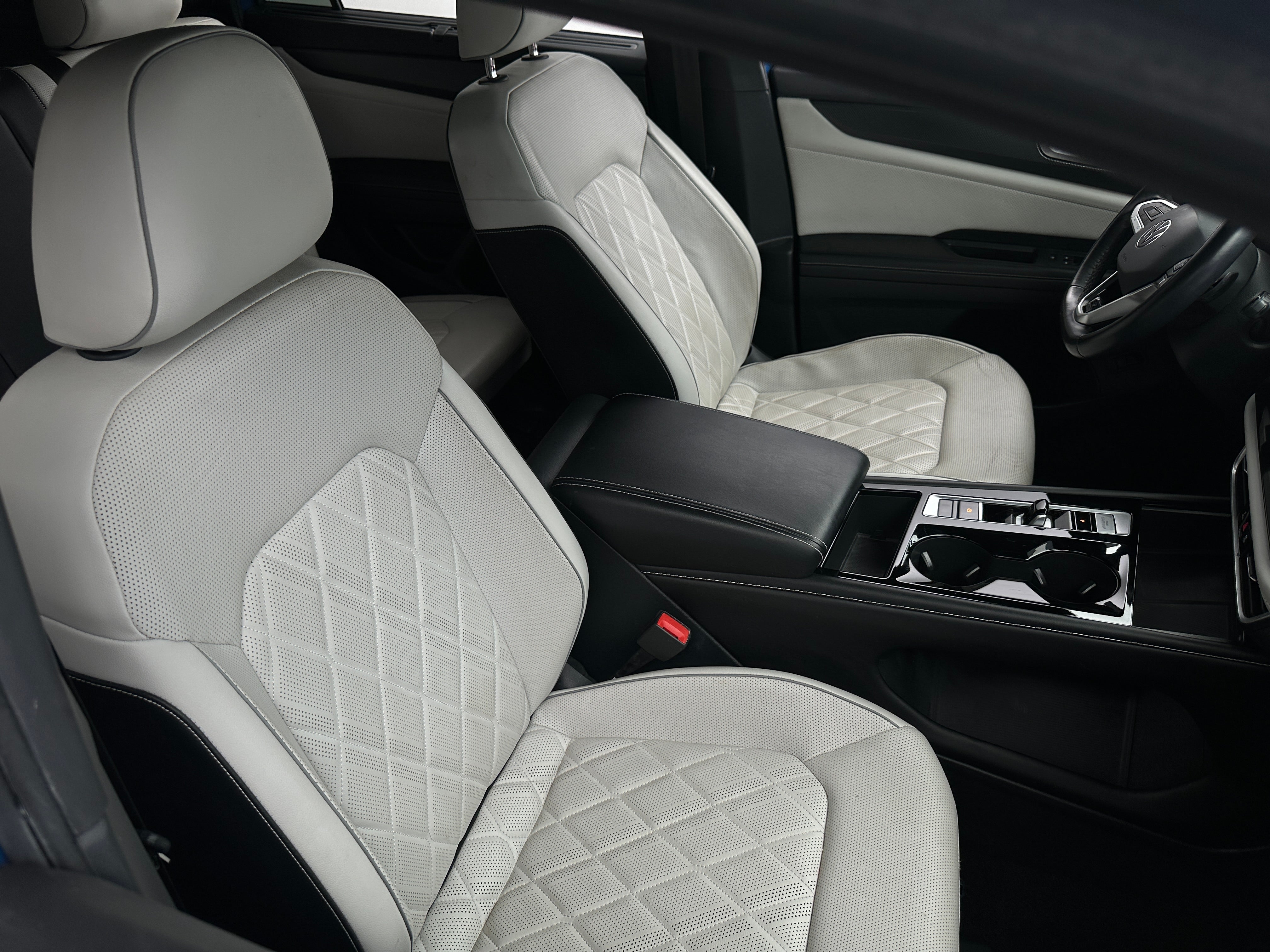 2024 Volkswagen Atlas Cross Sport SEL Premium R-LINE
