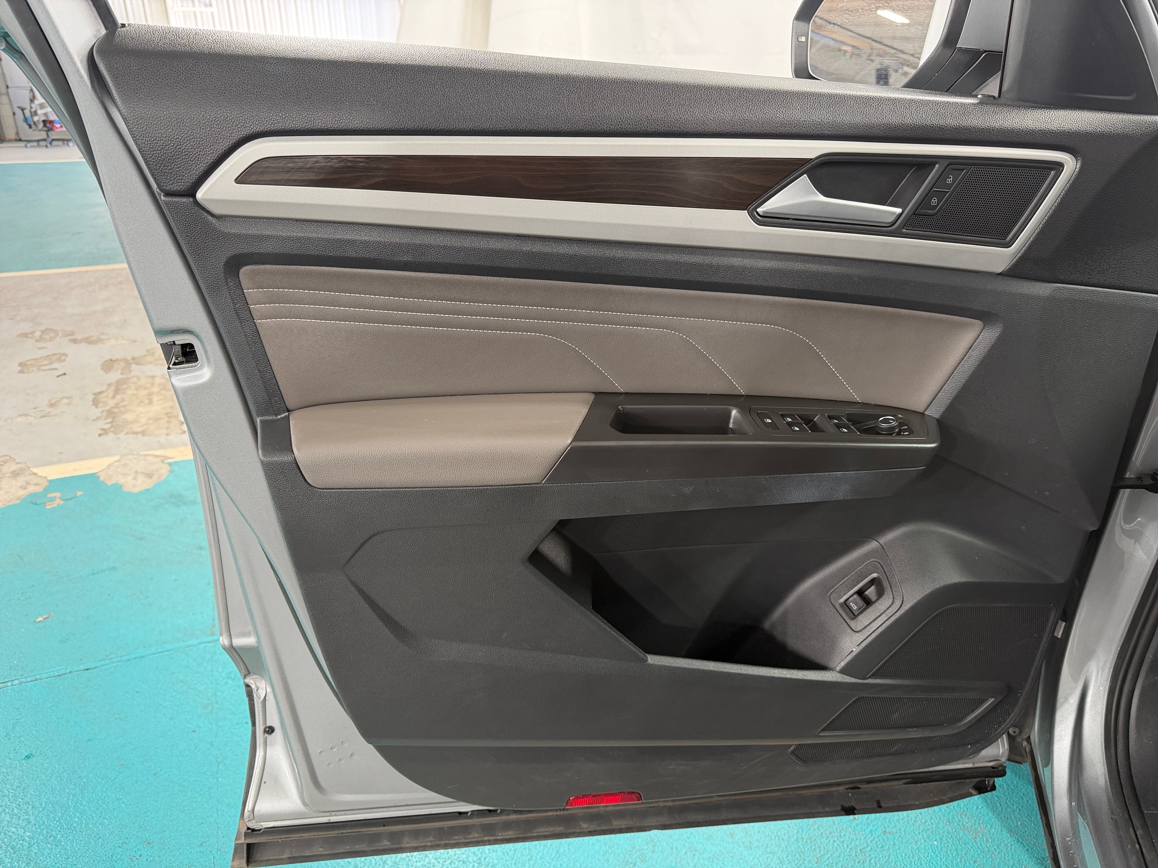 2023 Volkswagen Atlas SE w/Tech