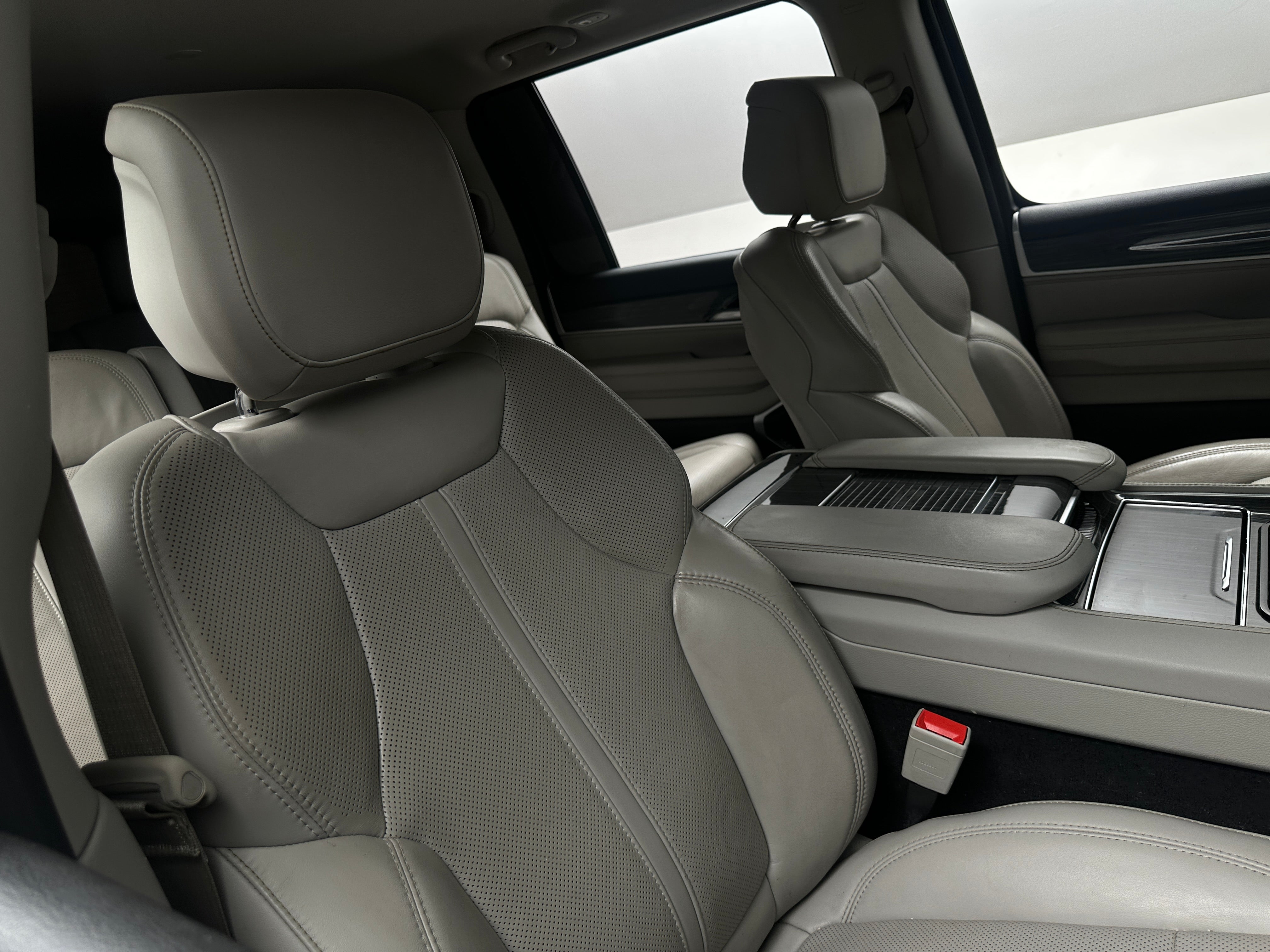 2022 Jeep Wagoneer