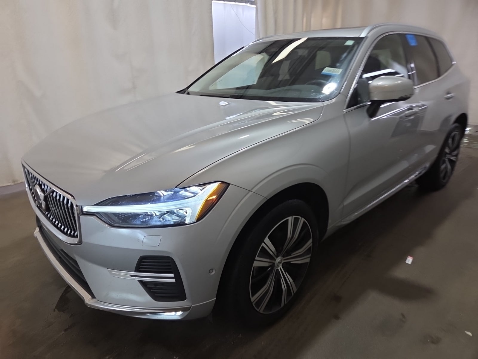 2023 Volvo XC60 Plus Bright Theme