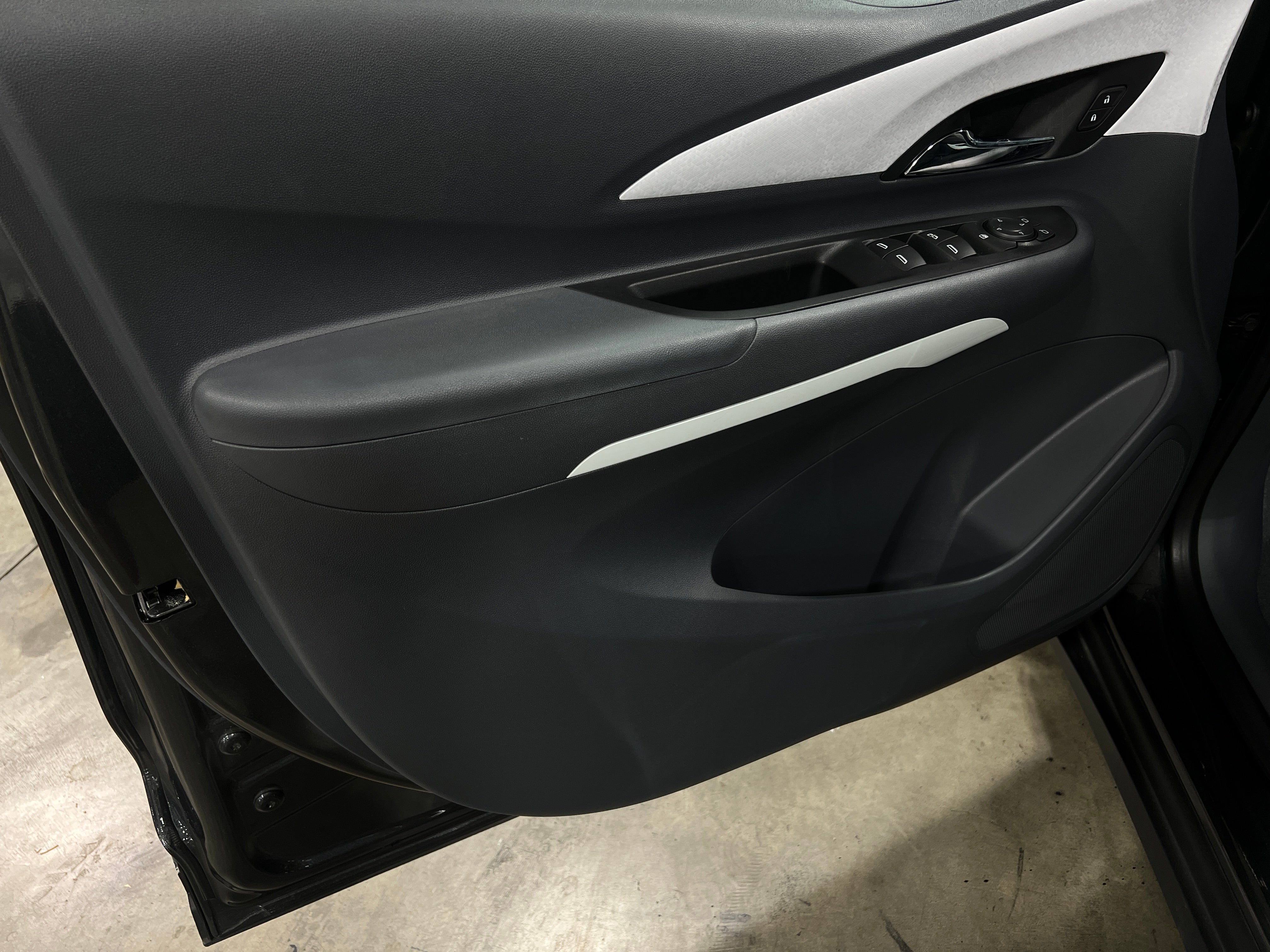 Used 2021 Chevrolet Bolt EV LT with VIN 1G1FY6S02M4103642 for sale in Auburn, WA
