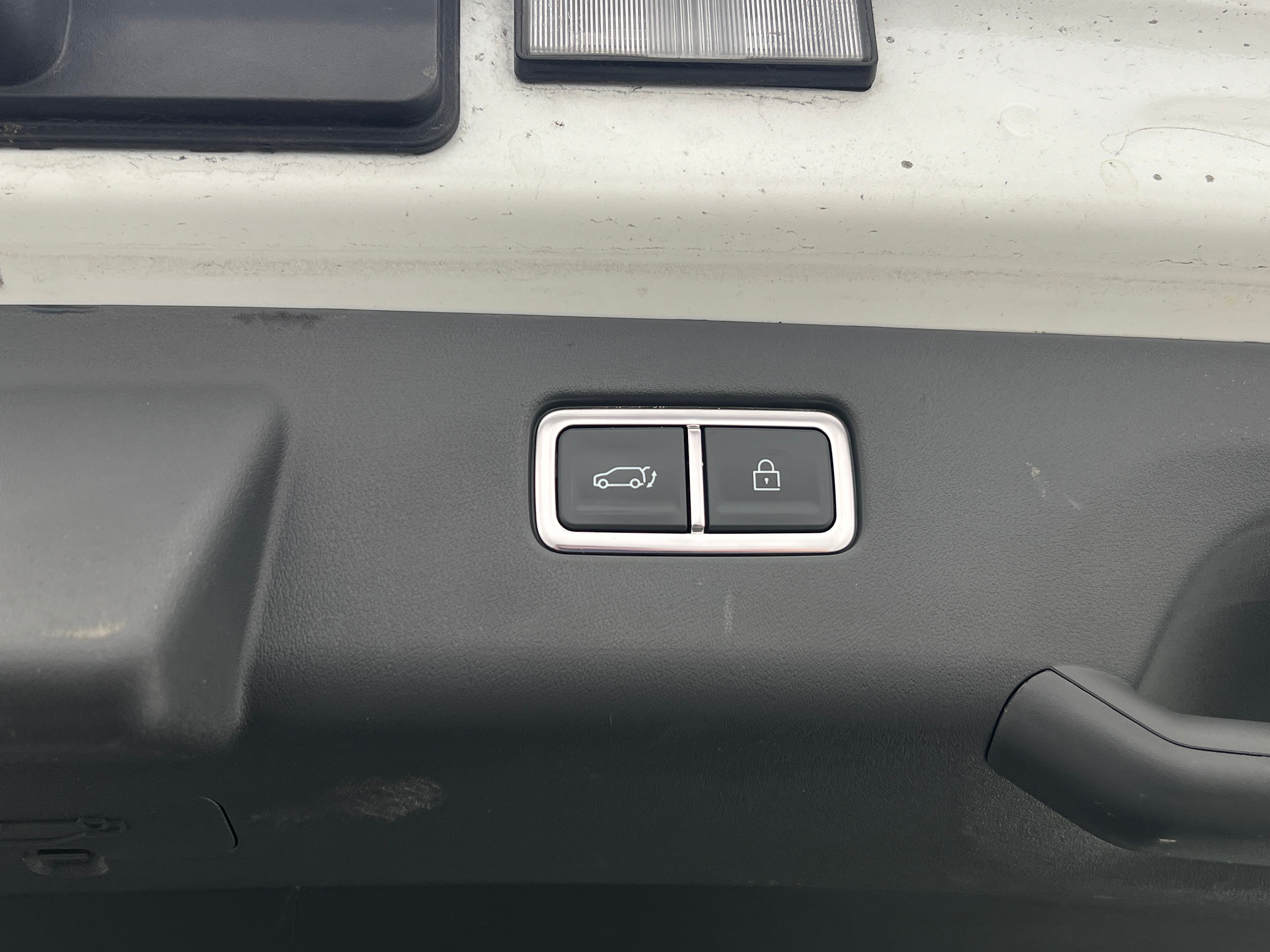 Used 2024 Kia EV9 Light L/R with VIN KNDAB5S17R6033654 for sale in Auburn, WA