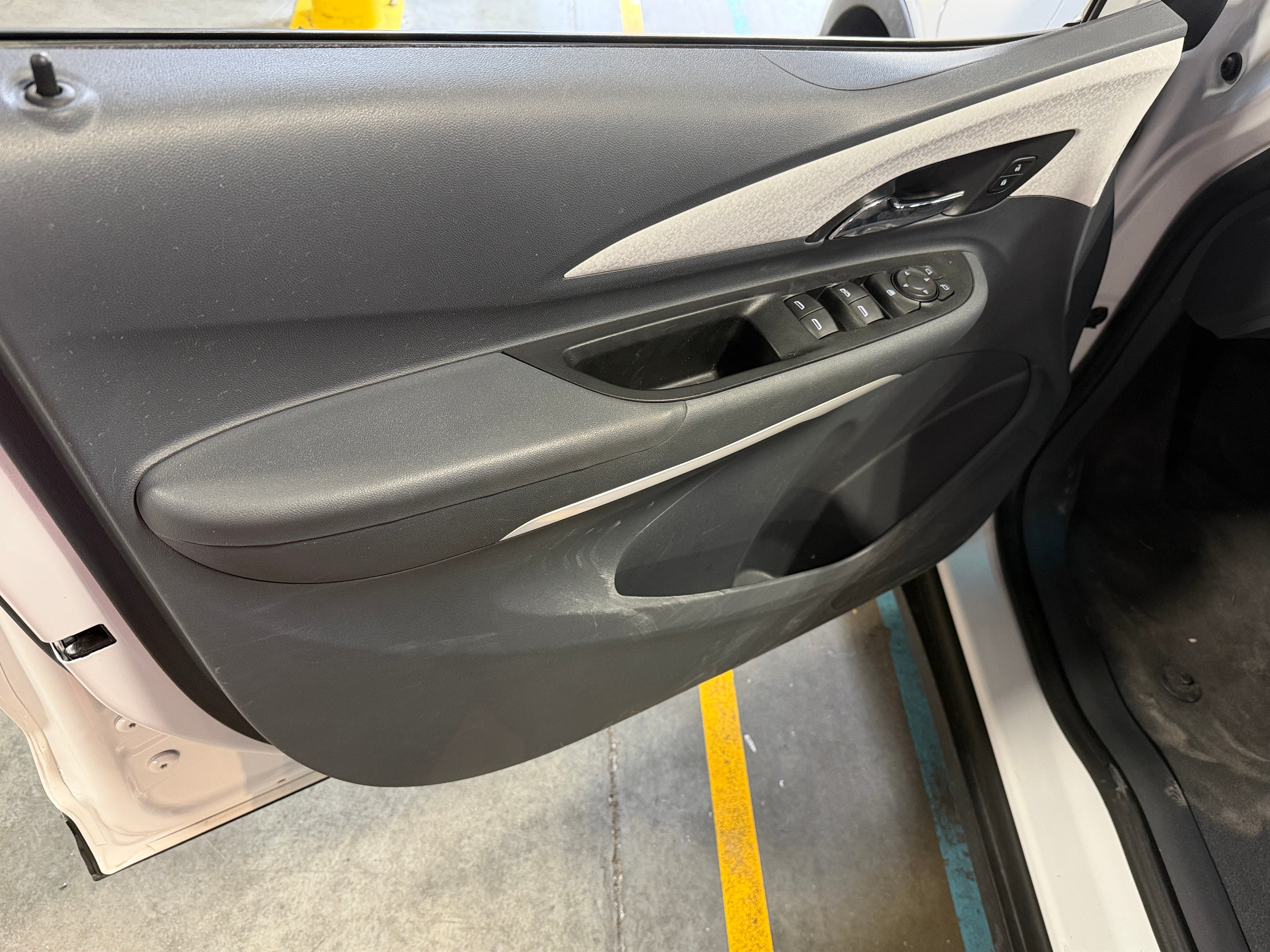 Used 2020 Chevrolet Bolt EV LT with VIN 1G1FY6S02L4121430 for sale in Auburn, WA